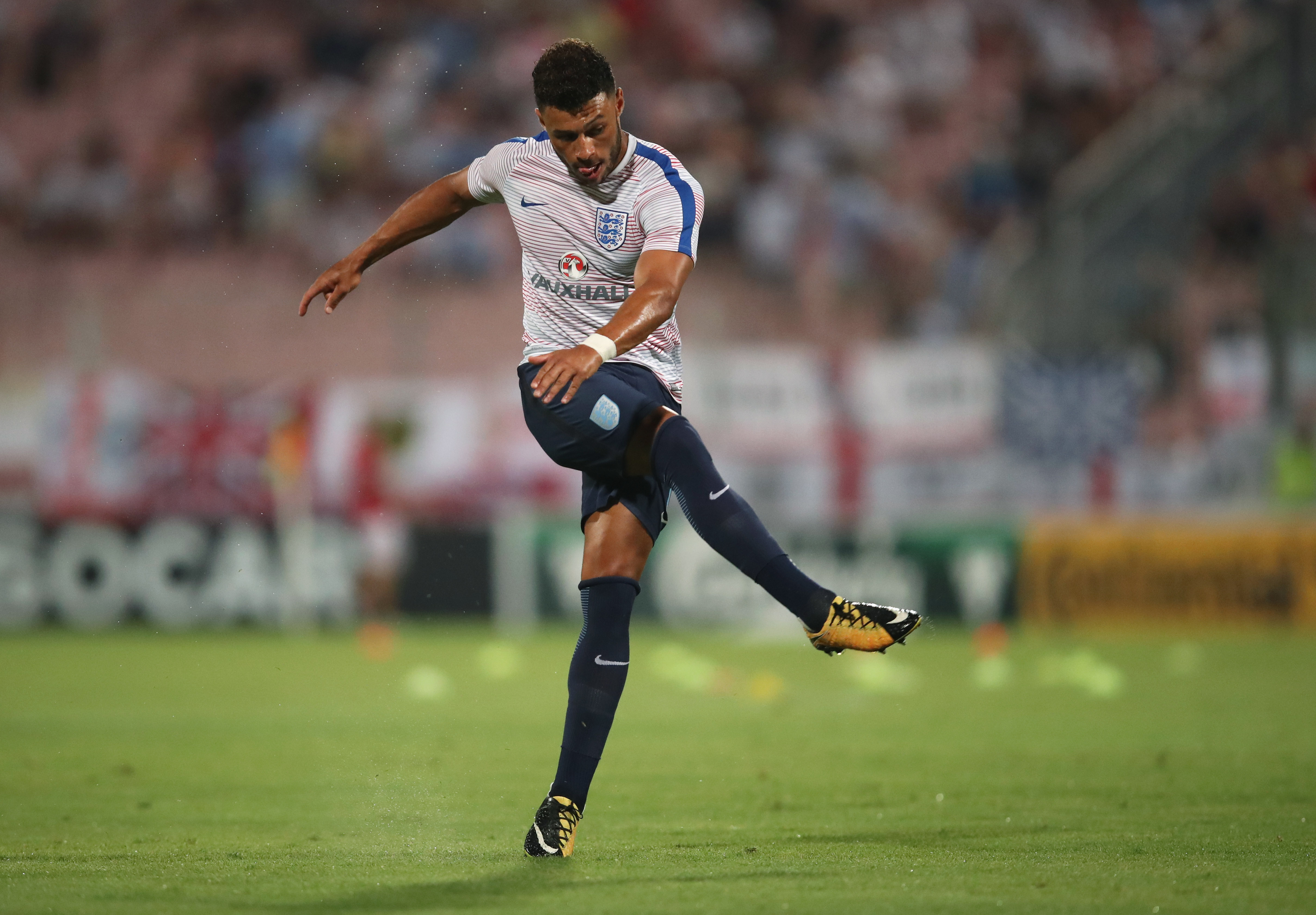 VALLETTA, MALTA - SEPTEMBER 01:  Alex Oxlade-Chamberlain of England shoots as he warms up prior to the FIFA 2018 World Cup Qualifier between Malta and England at Ta'Qali National Stadium on September 1, 2017 in Valletta, Malta.  (Photo by Julian Finney/Getty Images)