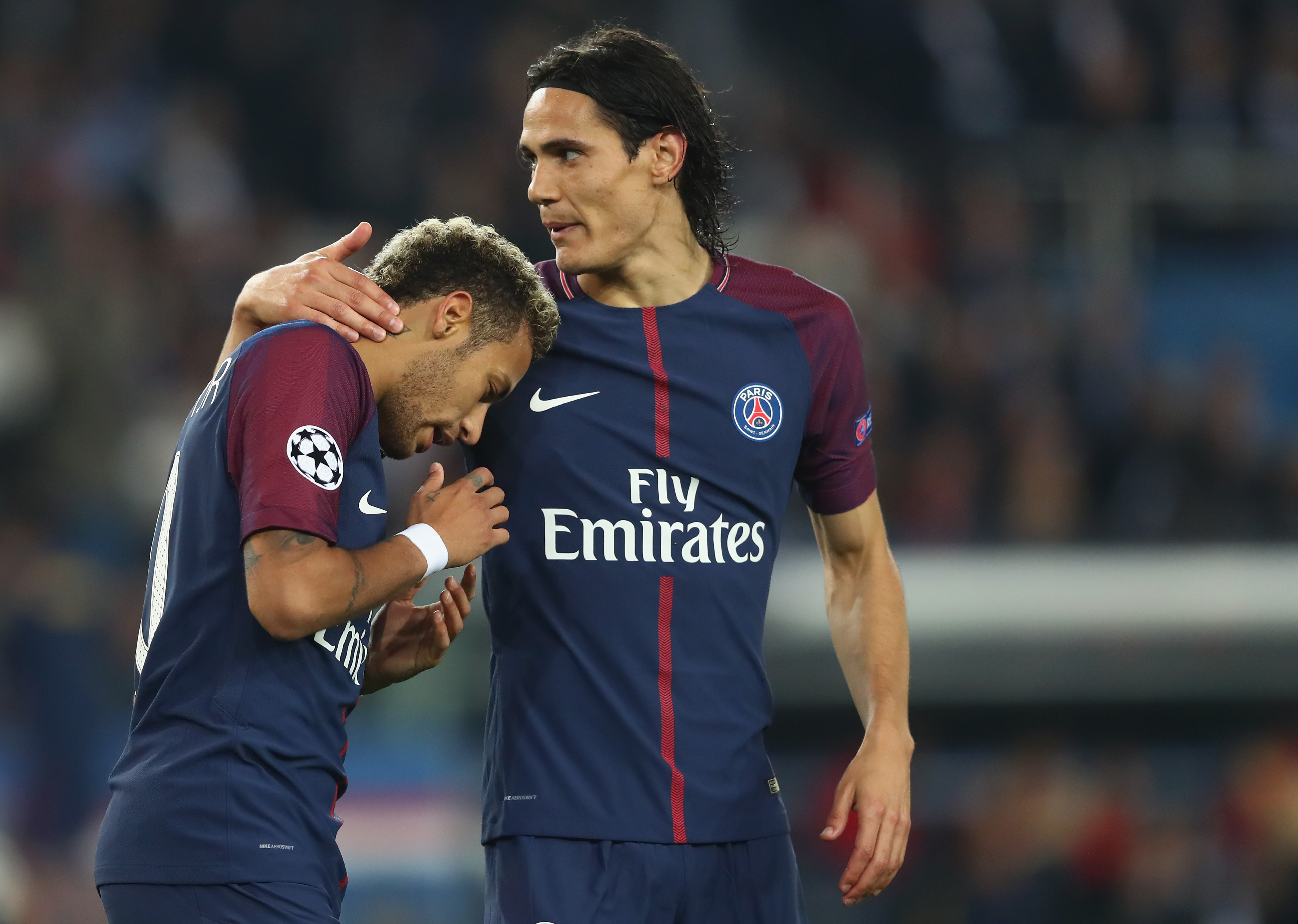 PARIS, FRANCE - SEPTEMBER 27:  Neymar of Paris reacts with Edinson Cavani  (R) during the UEFA Champions League group B match between Paris Saint-Germain and Bayern Muenchen at Parc des Princes on September 27, 2017 in Paris, France.  (Photo by Alexander Hassenstein/Bongarts/Getty Images)