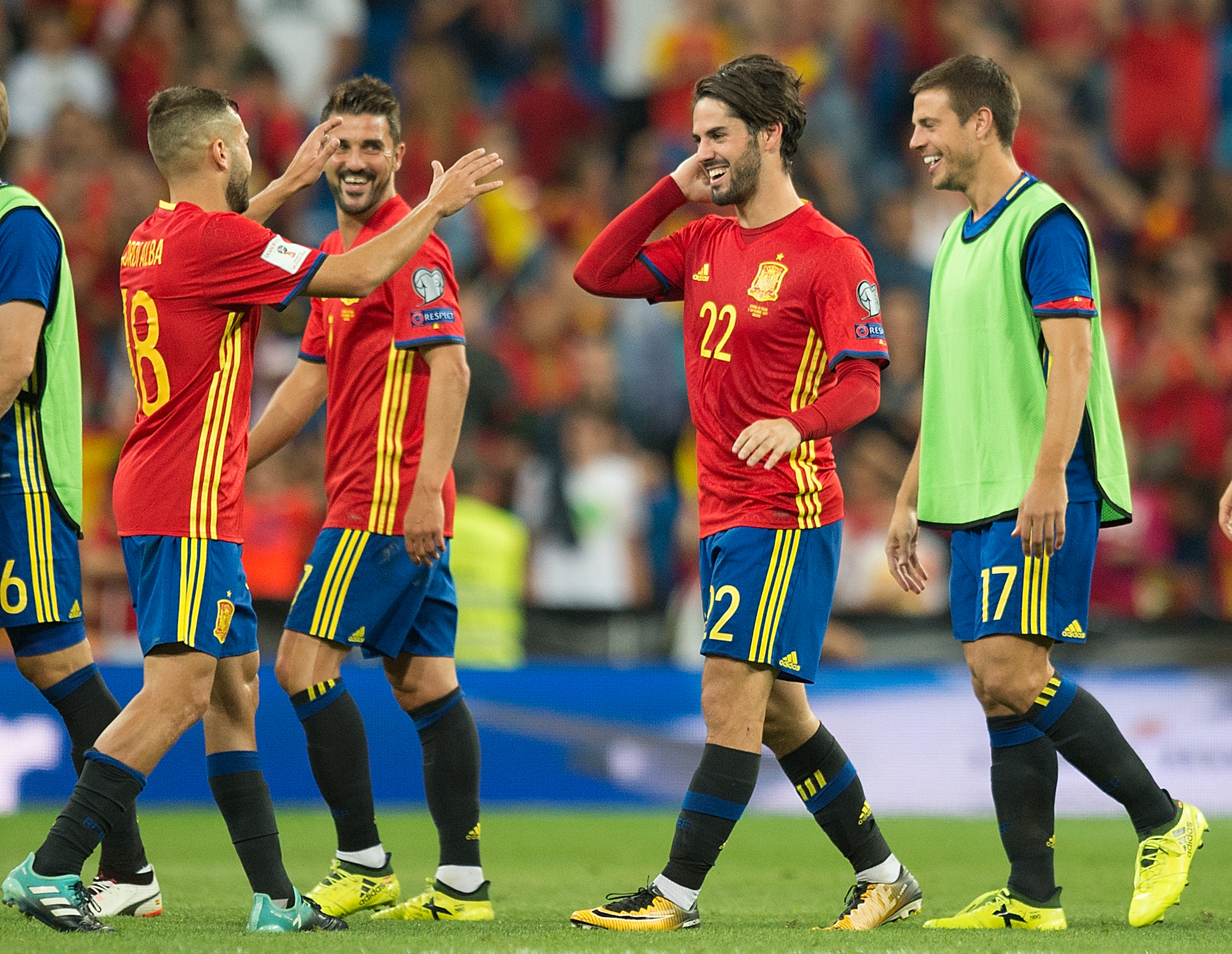 MADRID, SPAIN - SEPTEMBER 02: Isco Alarcon of Spain (#22) celebrates with Jordi Alba after Spain beat Italy 3-0 during the FIFA 2018 World Cup Qualifier between Spain and Italy at Estadio Santiago Bernabeu on September 2, 2017 in Madrid, Spain. (Photo by Denis Doyle/Getty Images)