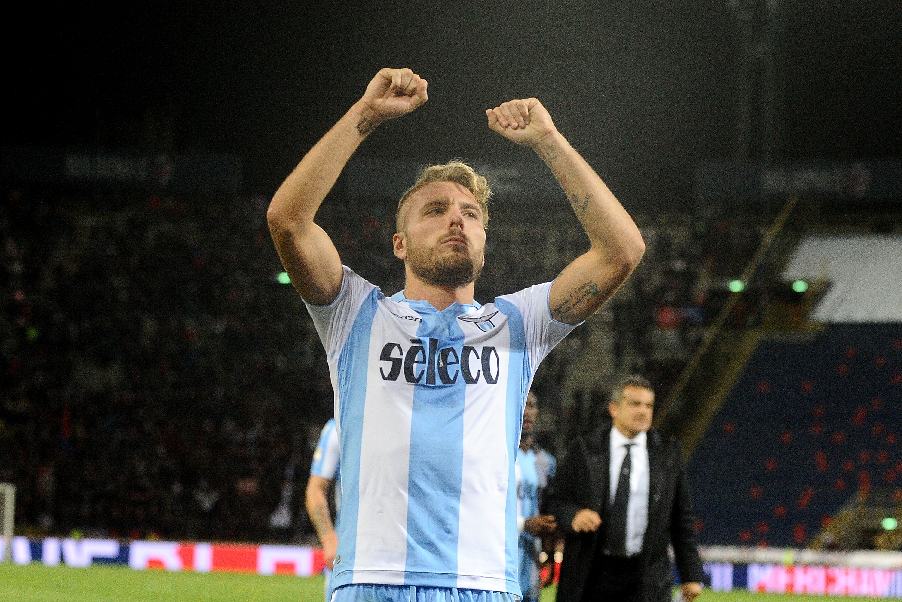 BOLOGNA, ITALY - OCTOBER 25: Ciro Immobile of SS Lazio celebtrates at the end of  the Serie A match between Bologna FC and SS Lazio at Stadio Renato Dall'Ara on October 25, 2017 in Bologna, Italy.  (Photo by Mario Carlini / Iguana Press/Getty Images)