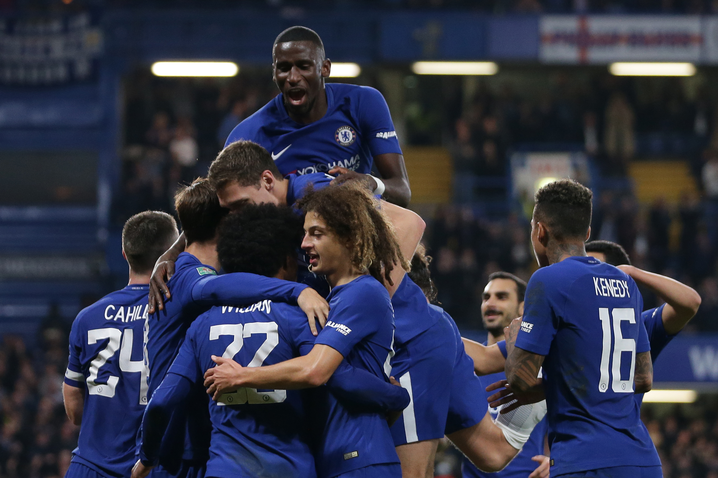 Chelsea's Brazilian midfielder Willian (C) celebrates with teammates after scoring their second goal during the English League Cup fourth round football match between Chelsea and Everton at Stamford Bridge in London on October 25, 2017. / AFP PHOTO / Daniel LEAL-OLIVAS / RESTRICTED TO EDITORIAL USE. No use with unauthorized audio, video, data, fixture lists, club/league logos or 'live' services. Online in-match use limited to 75 images, no video emulation. No use in betting, games or single club/league/player publications.  /         (Photo credit should read DANIEL LEAL-OLIVAS/AFP/Getty Images)