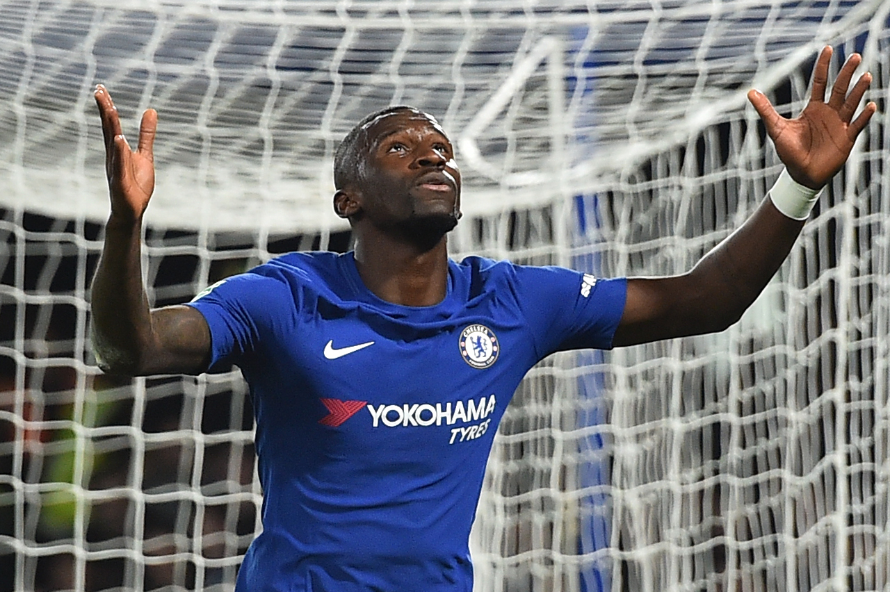 Chelsea's German defender Antonio Rudiger celebrates after scoring from a looping header during the English League Cup fourth round football match between Chelsea and Everton at Stamford Bridge in London on October 25, 2017. / AFP PHOTO / Glyn KIRK / RESTRICTED TO EDITORIAL USE. No use with unauthorized audio, video, data, fixture lists, club/league logos or 'live' services. Online in-match use limited to 75 images, no video emulation. No use in betting, games or single club/league/player publications.  /         (Photo credit should read GLYN KIRK/AFP/Getty Images)