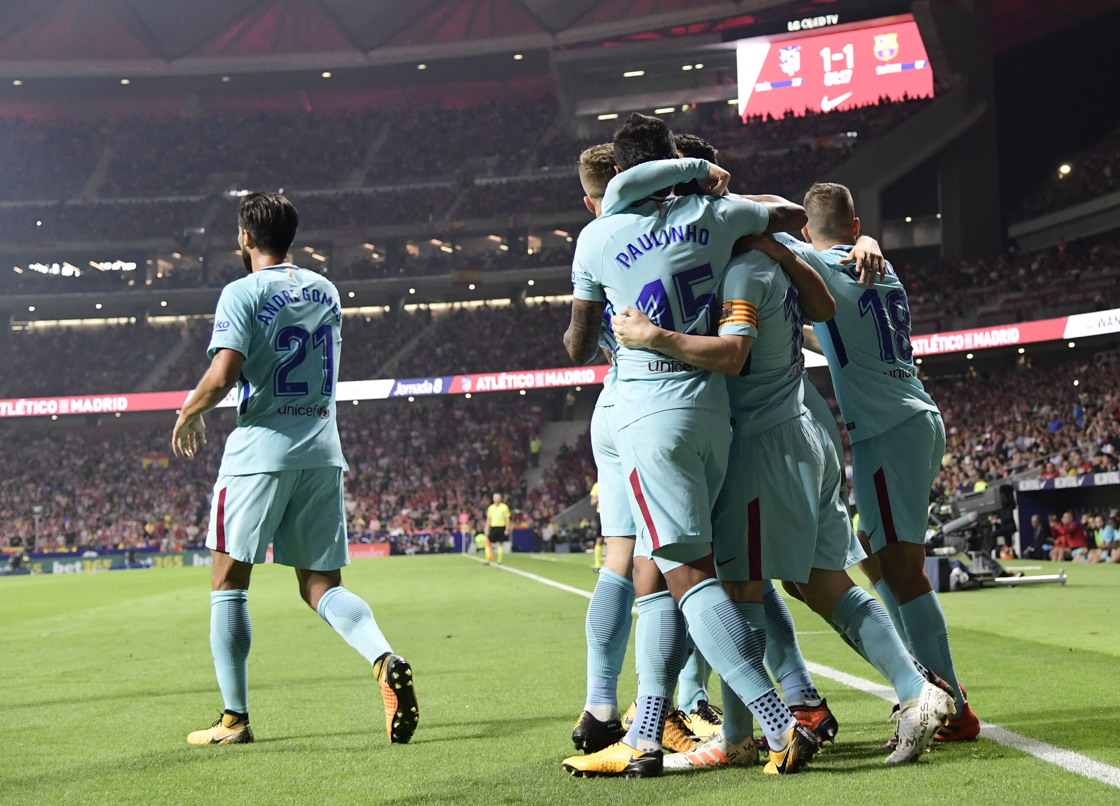 Barcelona players celebrate their goal during the Spanish league football match Club Atletico de Madrid vs FC Barcelona at the Wanda Metropolitano stadium in Madrid on October 14, 2017. / AFP PHOTO / JAVIER SORIANO        (Photo credit should read JAVIER SORIANO/AFP/Getty Images)