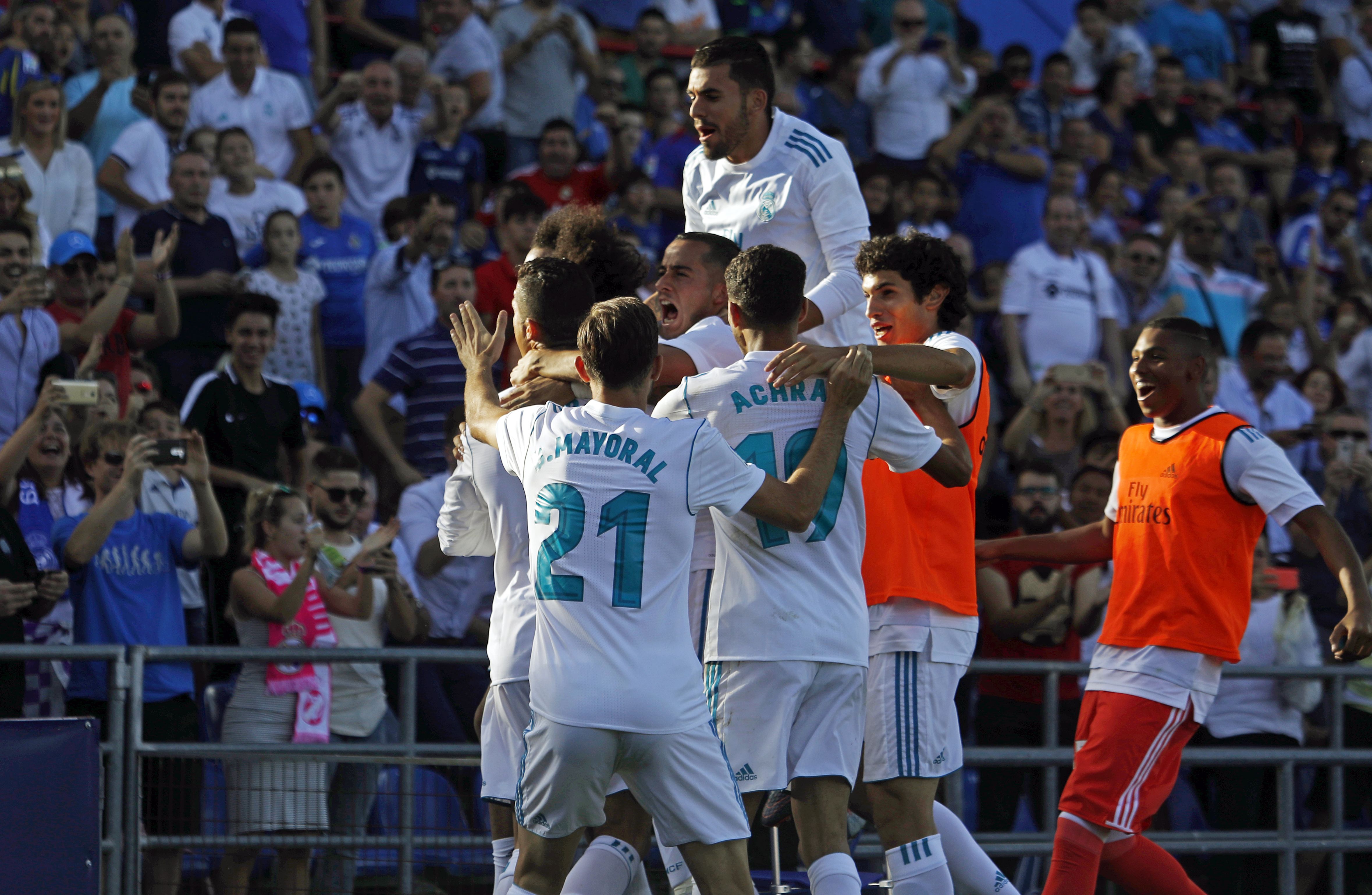 Real Madrid players celebrate their second goal during the Spanish league football match Getafe CF vs Real Madrid CF at the Col. Alfonso Perez stadium in Getafe on October 14, 2017. / AFP PHOTO / OSCAR DEL POZO        (Photo credit should read OSCAR DEL POZO/AFP/Getty Images)