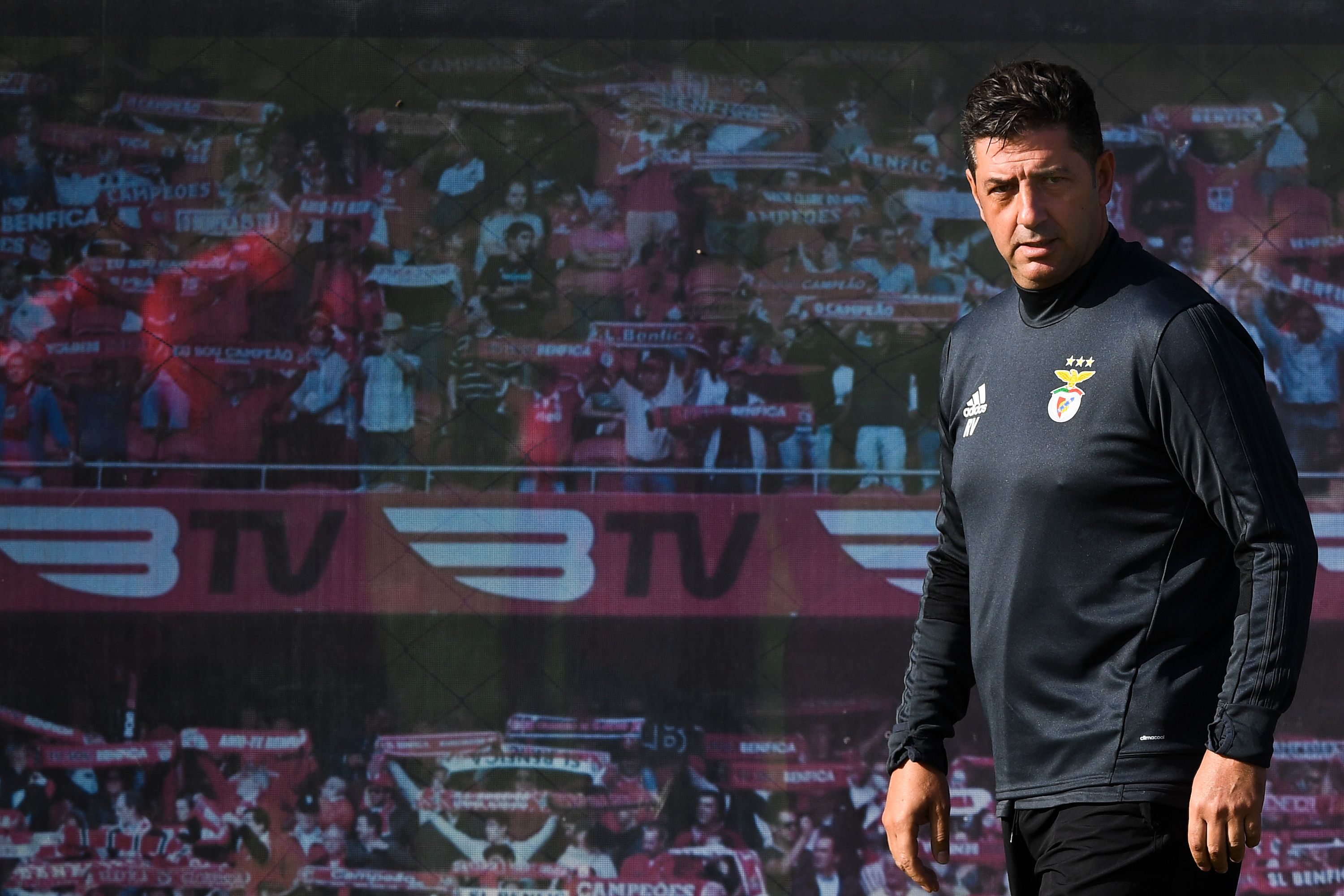 Benfica's Portuguese coach Rui Vitoria arrives for a training session at the club's training ground in Seixal in the outskirts of Lisbon on October 17, 2017 on the eve of the UEFA Champions League group A football match SL Benfica vs Manchester United. / AFP PHOTO / PATRICIA DE MELO MOREIRA        (Photo credit should read PATRICIA DE MELO MOREIRA/AFP/Getty Images)