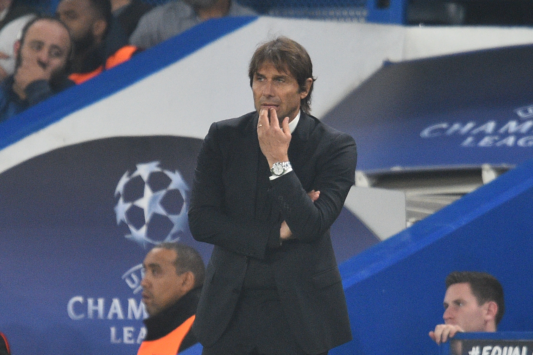 Chelsea's Italian head coach Antonio Conte looks on during a UEFA Champions league group stage football match between Chelsea and Roma at Stamford Bridge in London on October 18, 2017. / AFP PHOTO / Glyn KIRK        (Photo credit should read GLYN KIRK/AFP/Getty Images)
