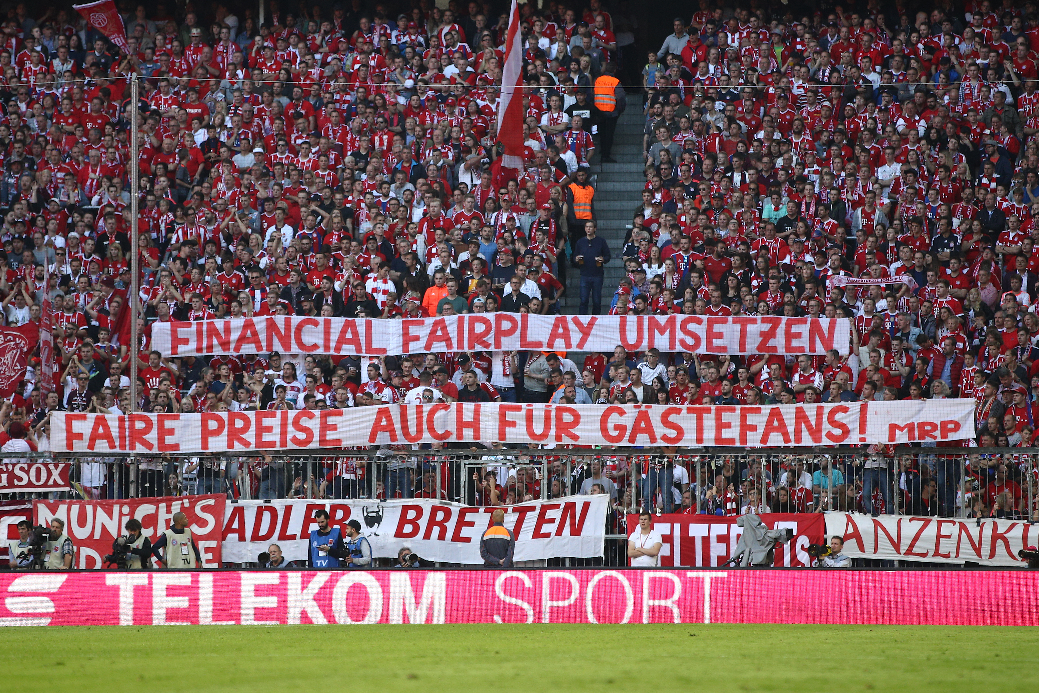 MUNICH, GERMANY - OCTOBER 14: Supporters of Muenchen display a banner to protest against high prices for tickets even for away supporters, during the Bundesliga match between FC Bayern Muenchen and Sport-Club Freiburg at Allianz Arena on October 14, 2017 in Munich, Germany. (Photo by Adam Pretty/Bongarts/Getty Images)