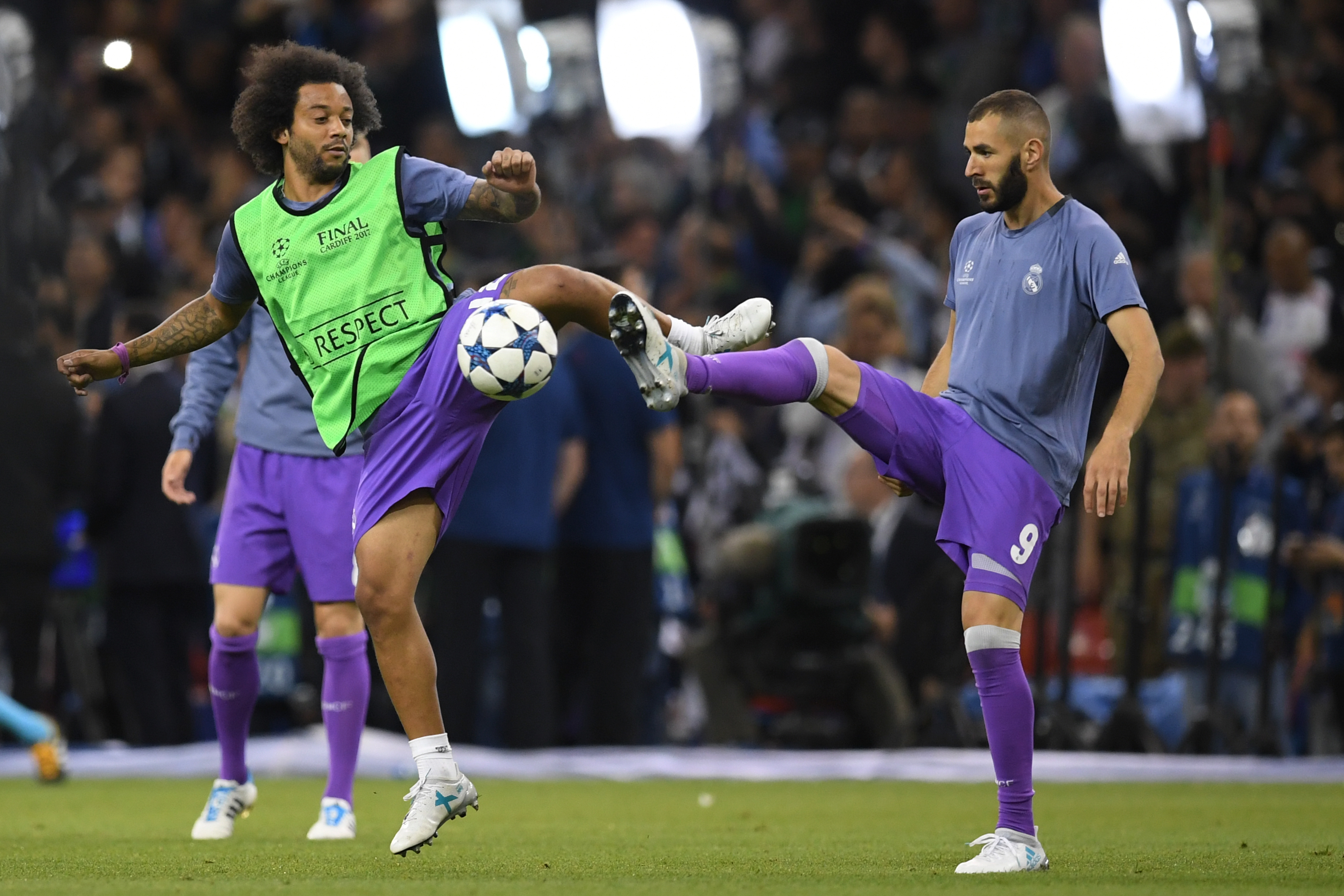 CARDIFF, WALES - JUNE 03: Marcelo of Real Madrid and Karim Benzema of Real Madrid warm up prior to the UEFA Champions League Final between Juventus and Real Madrid at National Stadium of Wales on June 3, 2017 in Cardiff, Wales.  (Photo by Matthias Hangst/Getty Images)