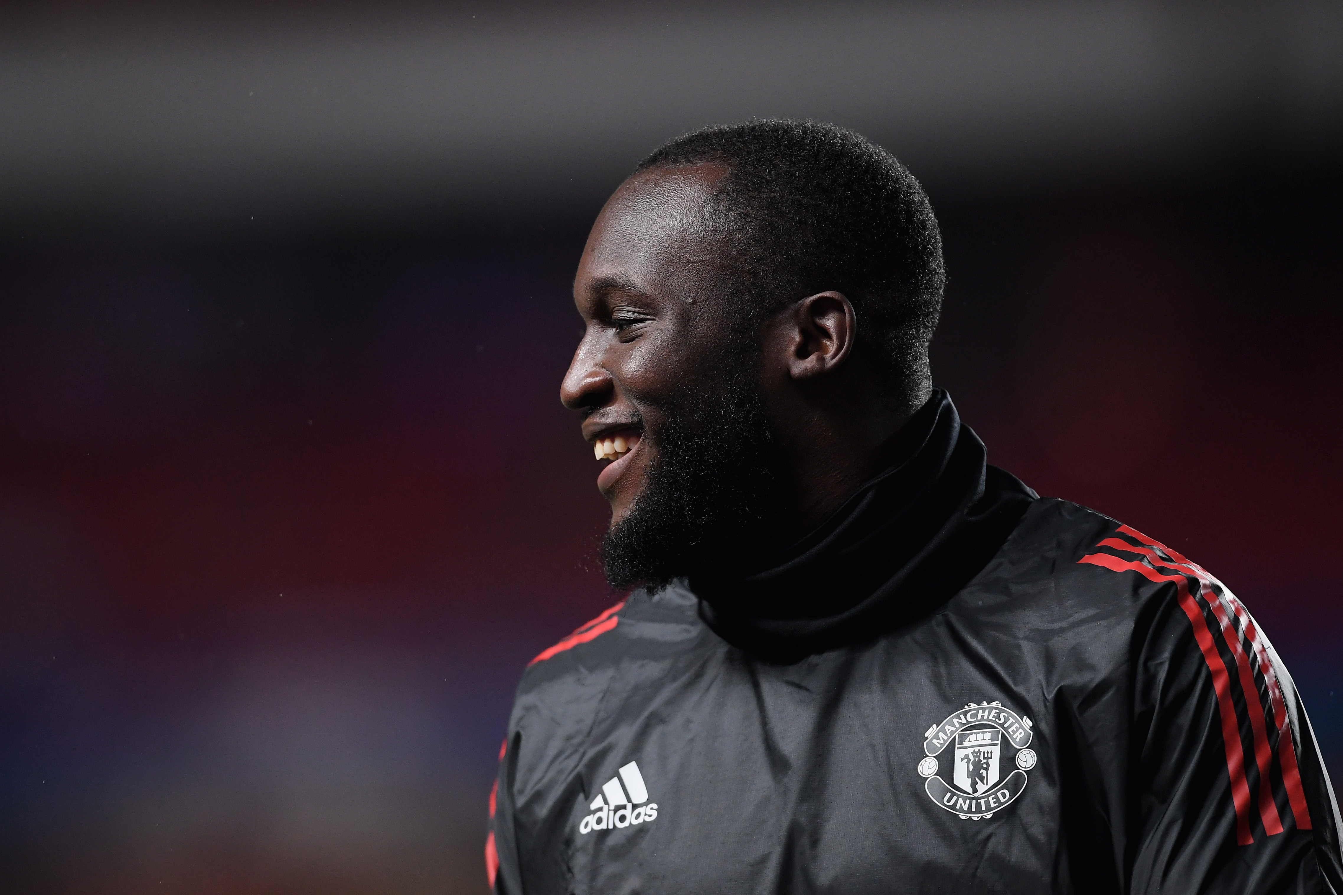 LISBON, PORTUGAL - OCTOBER 18:  Romelu Lukaku of Manchester United warms up prior tothe UEFA Champions League group A match between SL Benfica and Manchester United at Estadio da Luz on October 18, 2017 in Lisbon, Portugal.  (Photo by Laurence Griffiths/Getty Images)