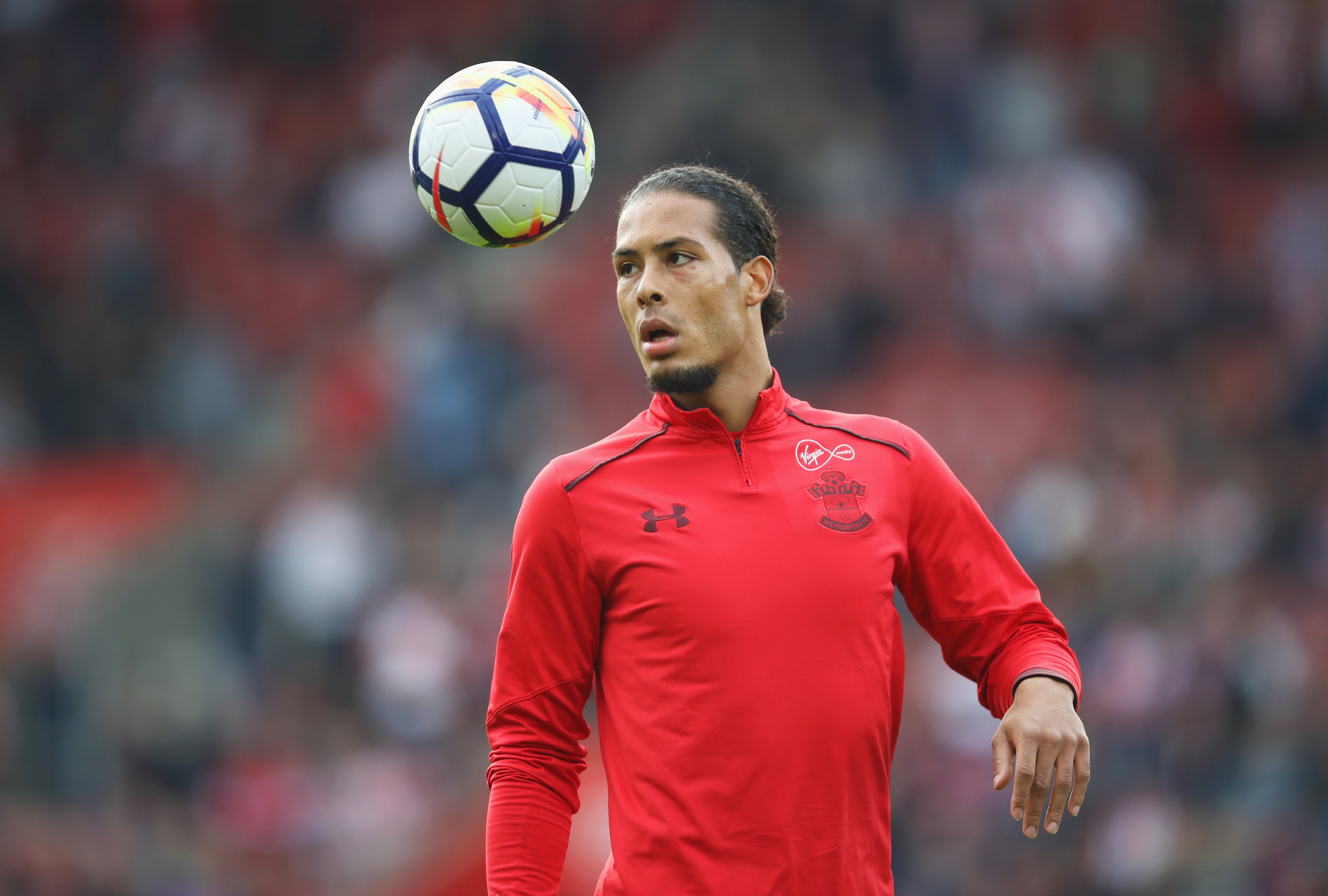 SOUTHAMPTON, ENGLAND - OCTOBER 15:  Virgil van Dijk of Southampton warms up prior to the Premier League match between Southampton and Newcastle United at St Mary's Stadium on October 15, 2017 in Southampton, England.  (Photo by Julian Finney/Getty Images)