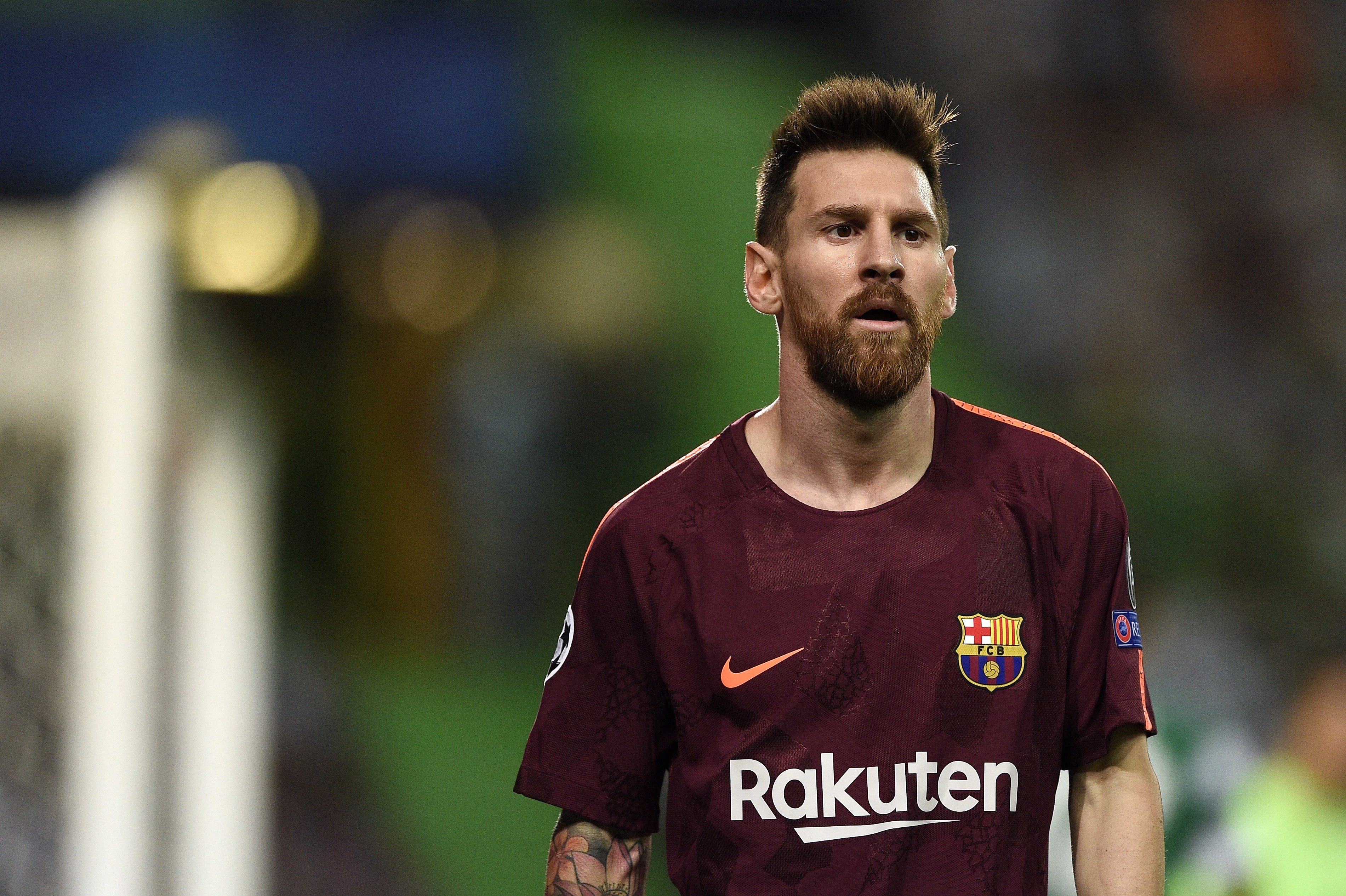 LISBON, PORTUGAL - SEPTEMBER 27: Lionel Messi of FC Barcelona in action during the UEFA Champions League group D match between Sporting CP and FC Barcelona at Estadio Jose Alvalade on September 27, 2017 in Lisbon, Portugal. (Photo by Octavio Passos/Getty Images)