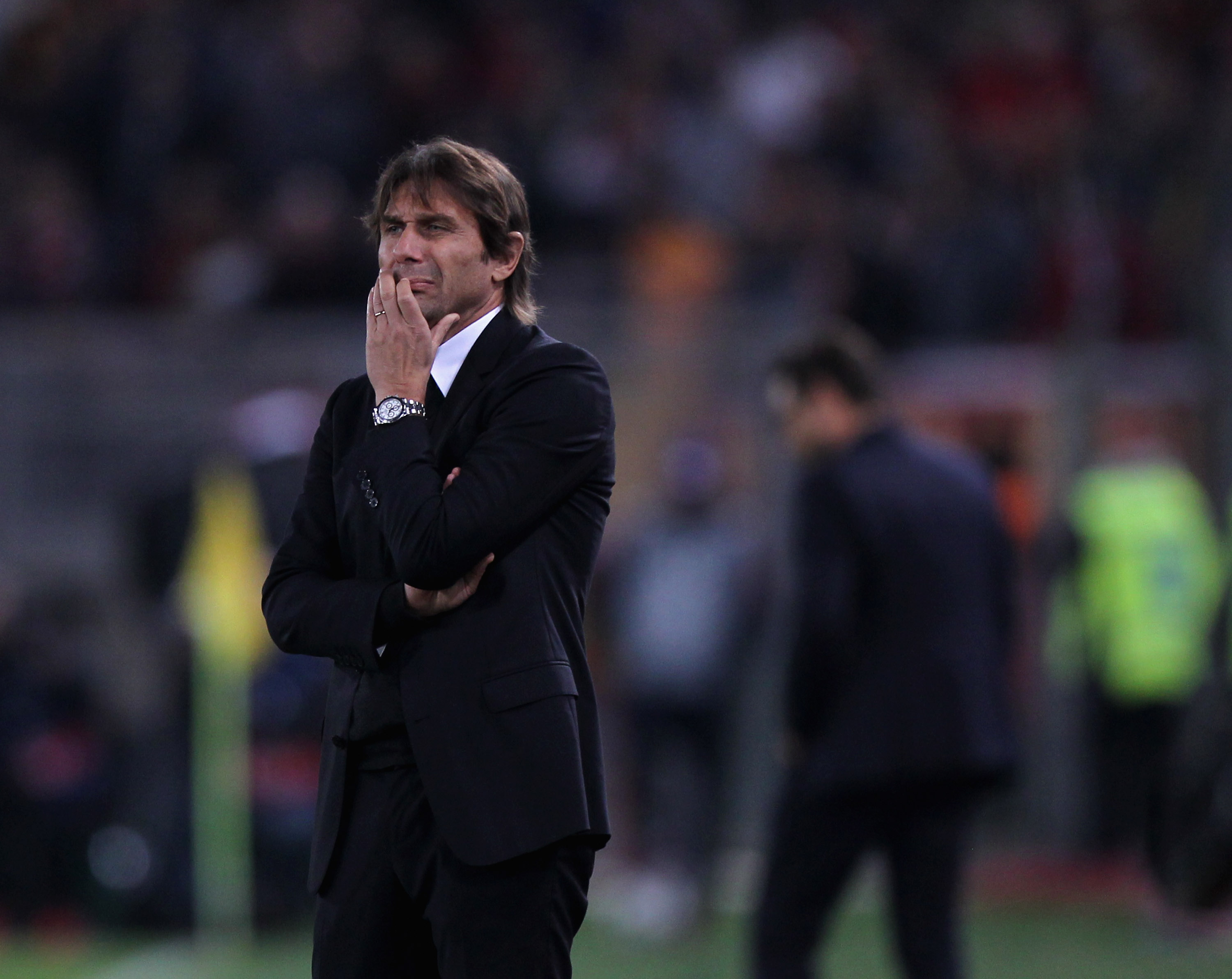 ROME, ITALY - OCTOBER 31:  Chelsea FC head coach Antonio Conte reacts during the UEFA Champions League group C match between AS Roma and Chelsea FC at Stadio Olimpico on October 31, 2017 in Rome, Italy.  (Photo by Paolo Bruno/Getty Images )