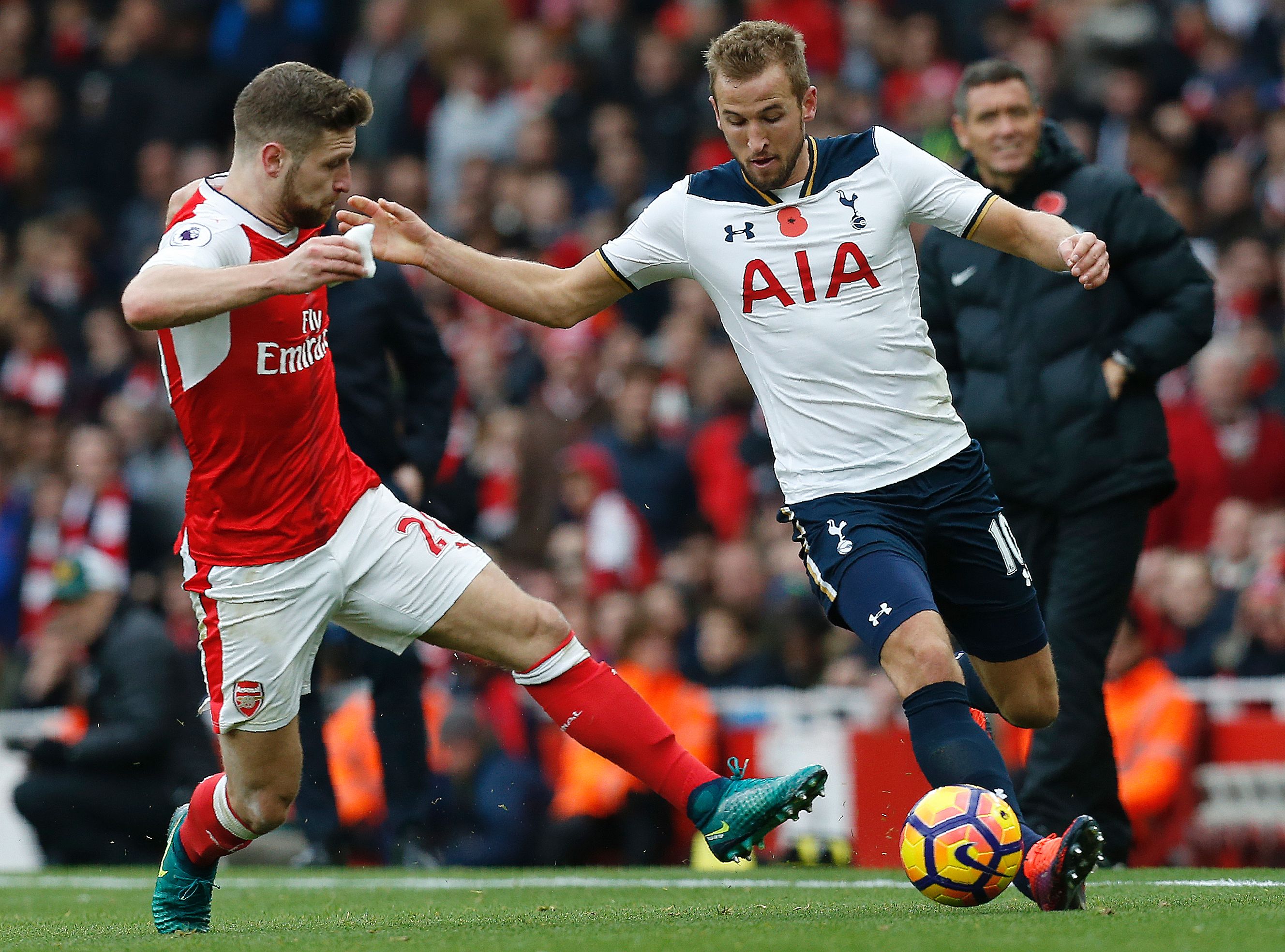 Arsenal's German defender Shkodran Mustafi (L) vies with Tottenham Hotspur's English striker Harry Kane during the English Premier League football match between Arsenal and Tottenham Hotspur at the Emirates Stadium in London on November 6, 2016.  / AFP / IKIMAGES / RESTRICTED TO EDITORIAL USE. No use with unauthorized audio, video, data, fixture lists, club/league logos or 'live' services. Online in-match use limited to 45 images, no video emulation. No use in betting, games or single club/league/player publications.        (Photo credit should read IKIMAGES/AFP/Getty Images)
