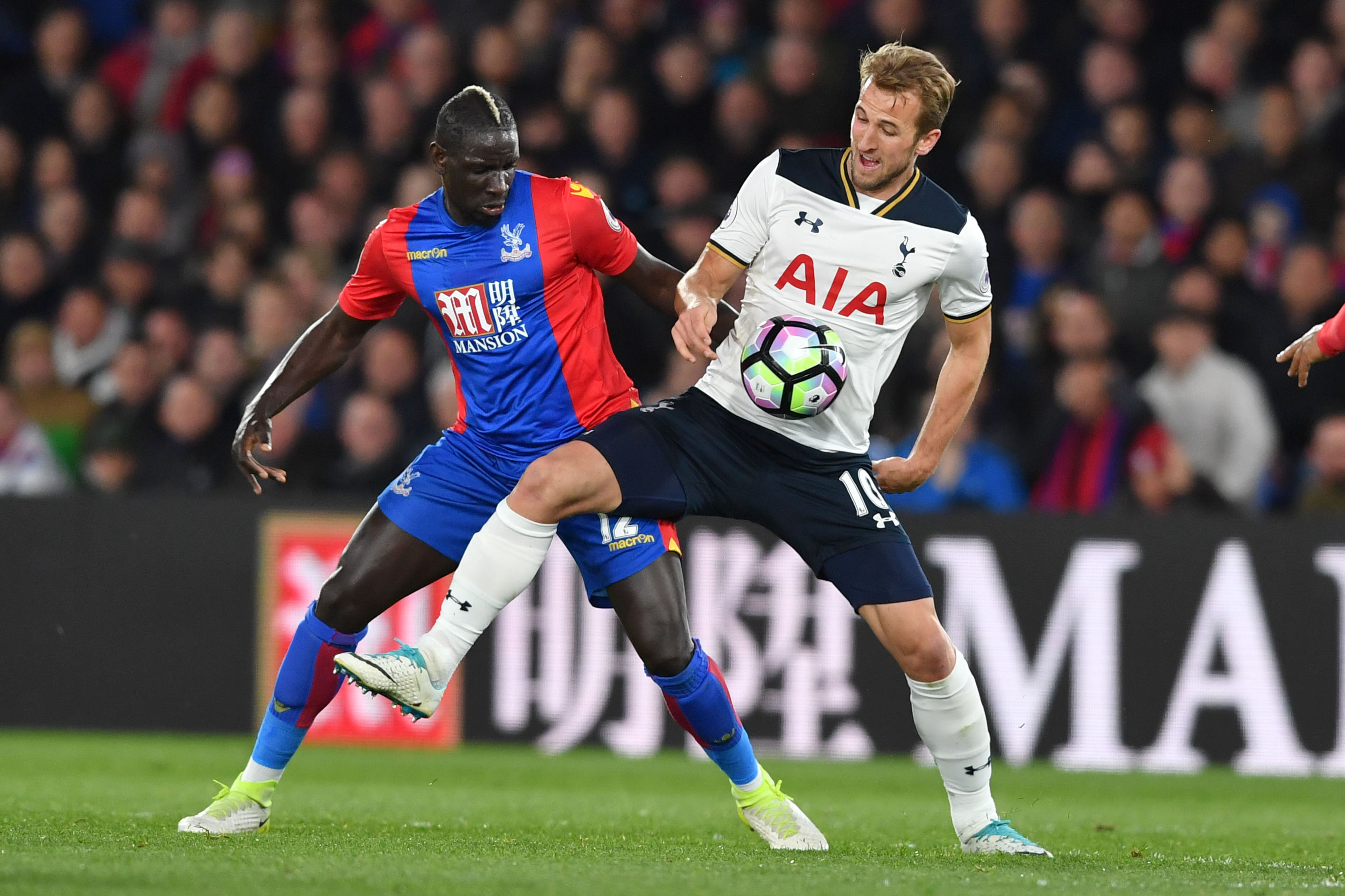 Crystal Palace's French midfielder Mamadou Sakho (L) vies with Tottenham Hotspur's English striker Harry Kane during the English Premier League football match between Crystal Palace and Tottenham Hotspur at Selhurst Park in south London on April 26, 2017. / AFP PHOTO / Ben STANSALL / RESTRICTED TO EDITORIAL USE. No use with unauthorized audio, video, data, fixture lists, club/league logos or 'live' services. Online in-match use limited to 75 images, no video emulation. No use in betting, games or single club/league/player publications.  /         (Photo credit should read BEN STANSALL/AFP/Getty Images)