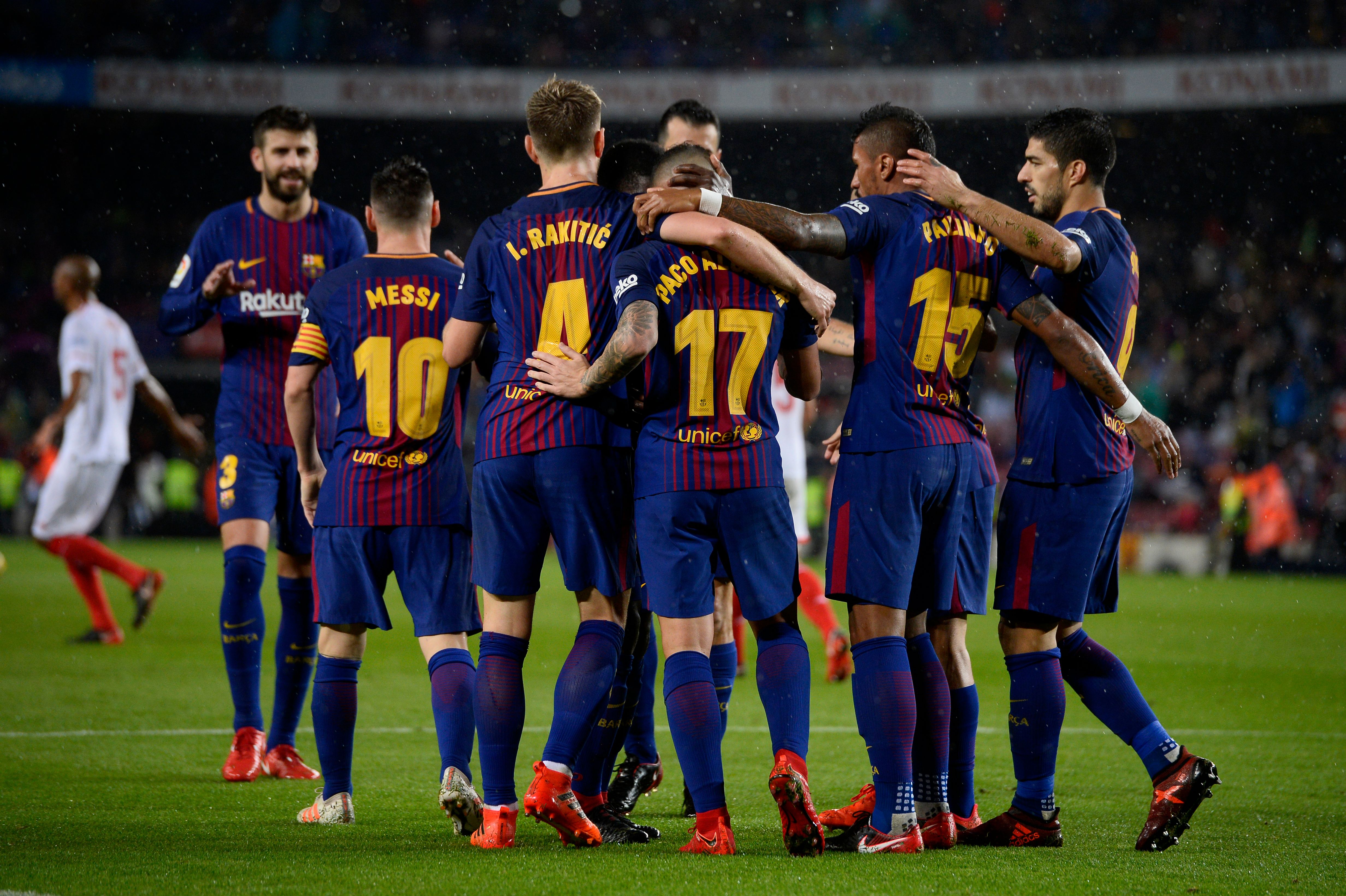 Barcelona's Spanish forward Paco Alcacer (C) celebrates with teammates after scoring a second goal during the Spanish league football match FC Barcelona vs Sevilla FC at the Camp Nou stadium in Barcelona on November 4, 2017. / AFP PHOTO / Josep LAGO        (Photo credit should read JOSEP LAGO/AFP/Getty Images)