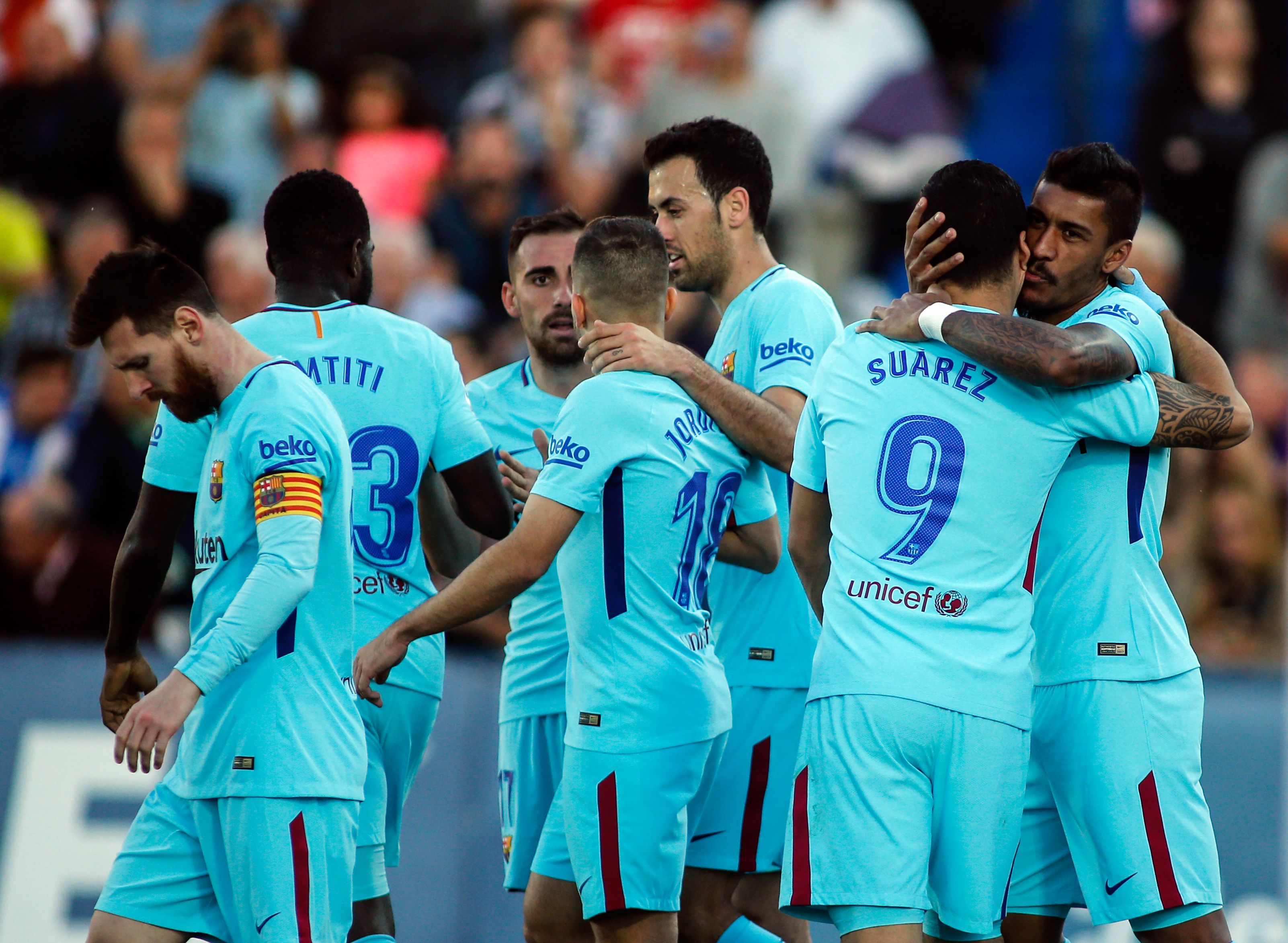 Barcelona's players celebrate a goal during the Spanish league football match Leganes vs Barcelona at the Butarque stadium in Leganes on November 18, 2017. / AFP PHOTO / OSCAR DEL POZO        (Photo credit should read OSCAR DEL POZO/AFP/Getty Images)