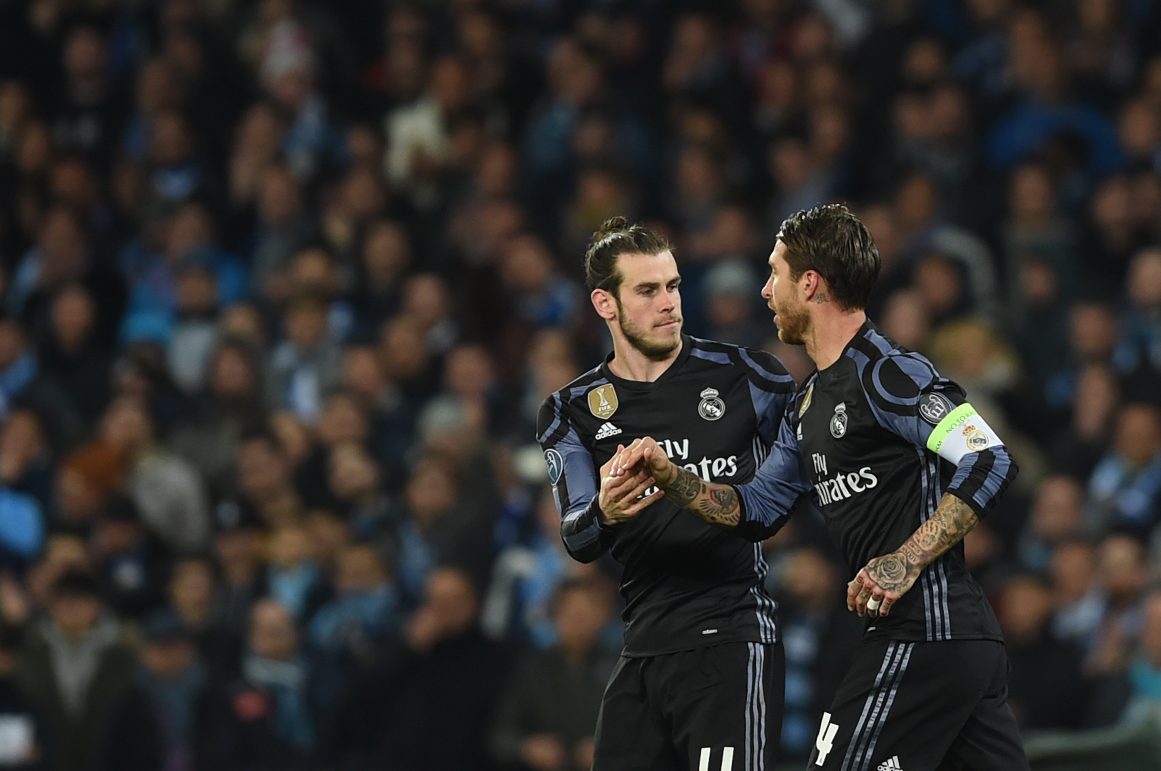 Real Madrid's defender Sergio Ramos (R) is congratulated by teammate Real Madrid's Welsh forward Gareth Bale after scoring during the UEFA Champions League football match SSC Napoli vs Real Madrid on March 7, 2017 at the San Paolo stadium in Naples. / AFP PHOTO / Filippo MONTEFORTE        (Photo credit should read FILIPPO MONTEFORTE/AFP/Getty Images)