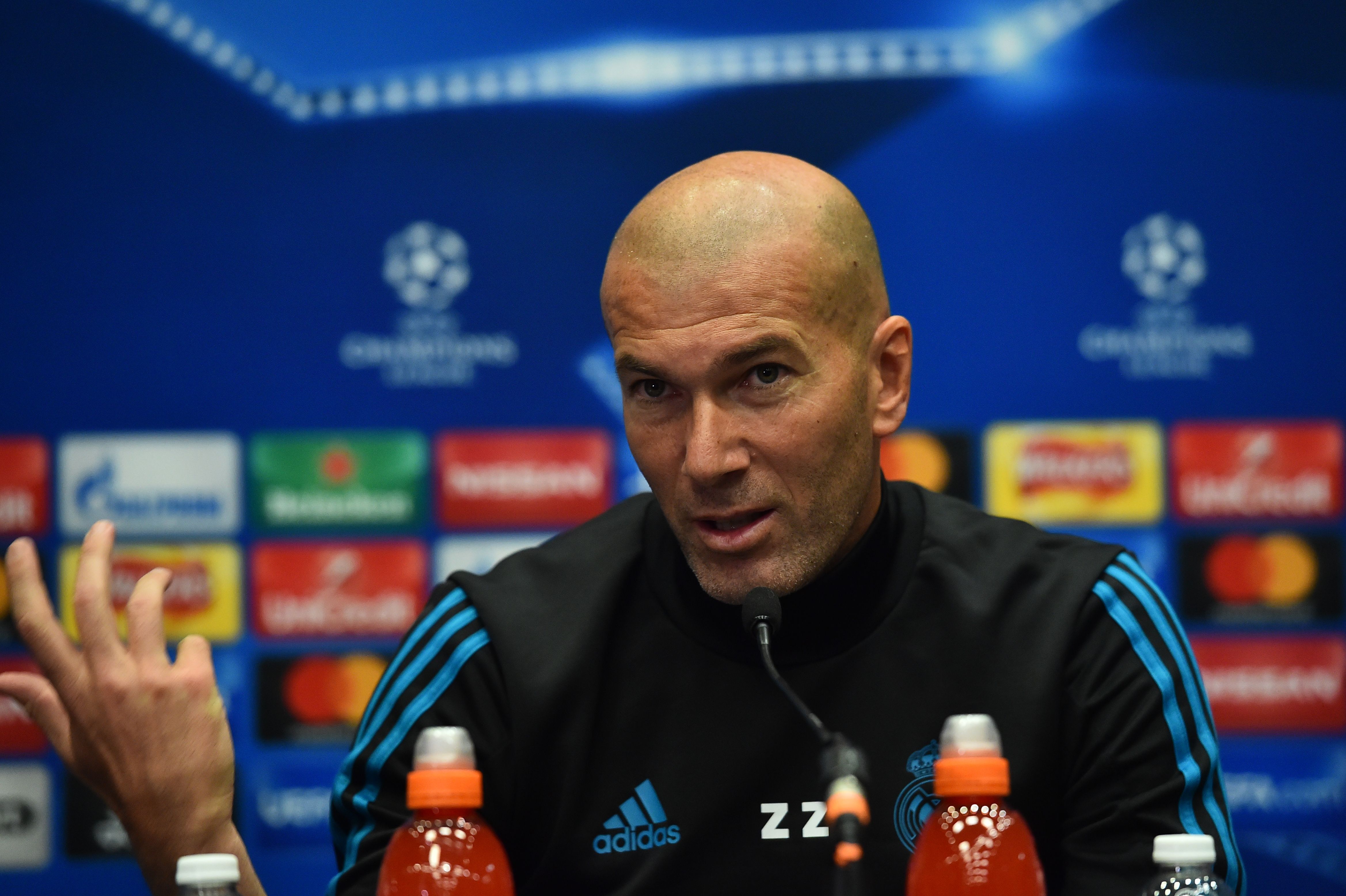 Real Madrid's French coach Zinedine Zidane attends a press conference at Wembley Stadium, in north London, on October 31, 2017 on the eve of their UEFA Champions League group H football match against Tottenham Hotspur. / AFP PHOTO / Glyn KIRK        (Photo credit should read GLYN KIRK/AFP/Getty Images)