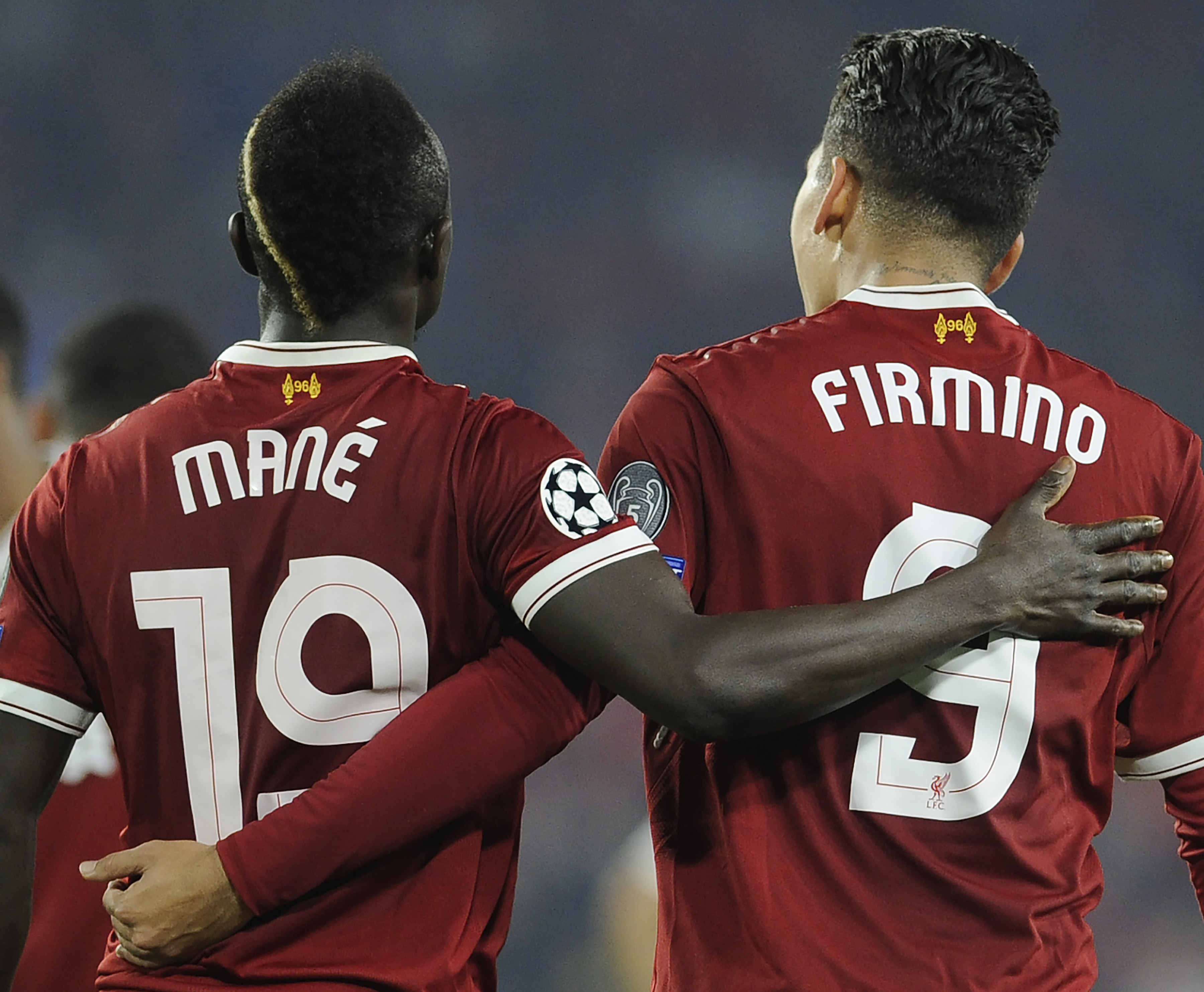 Liverpool's Brazilian midfielder Roberto Firmino (R) celebrates with Liverpool's Senegalese midfielder Sadio Mane (L) after scoring a goal on November 21, 2017 at the Ramon Sanchez Pizjuan stadium in Sevilla during the UEFA Champions League group E football match between Sevilla FC and Liverpool FC. / AFP PHOTO / CRISTINA QUICLER        (Photo credit should read CRISTINA QUICLER/AFP/Getty Images)