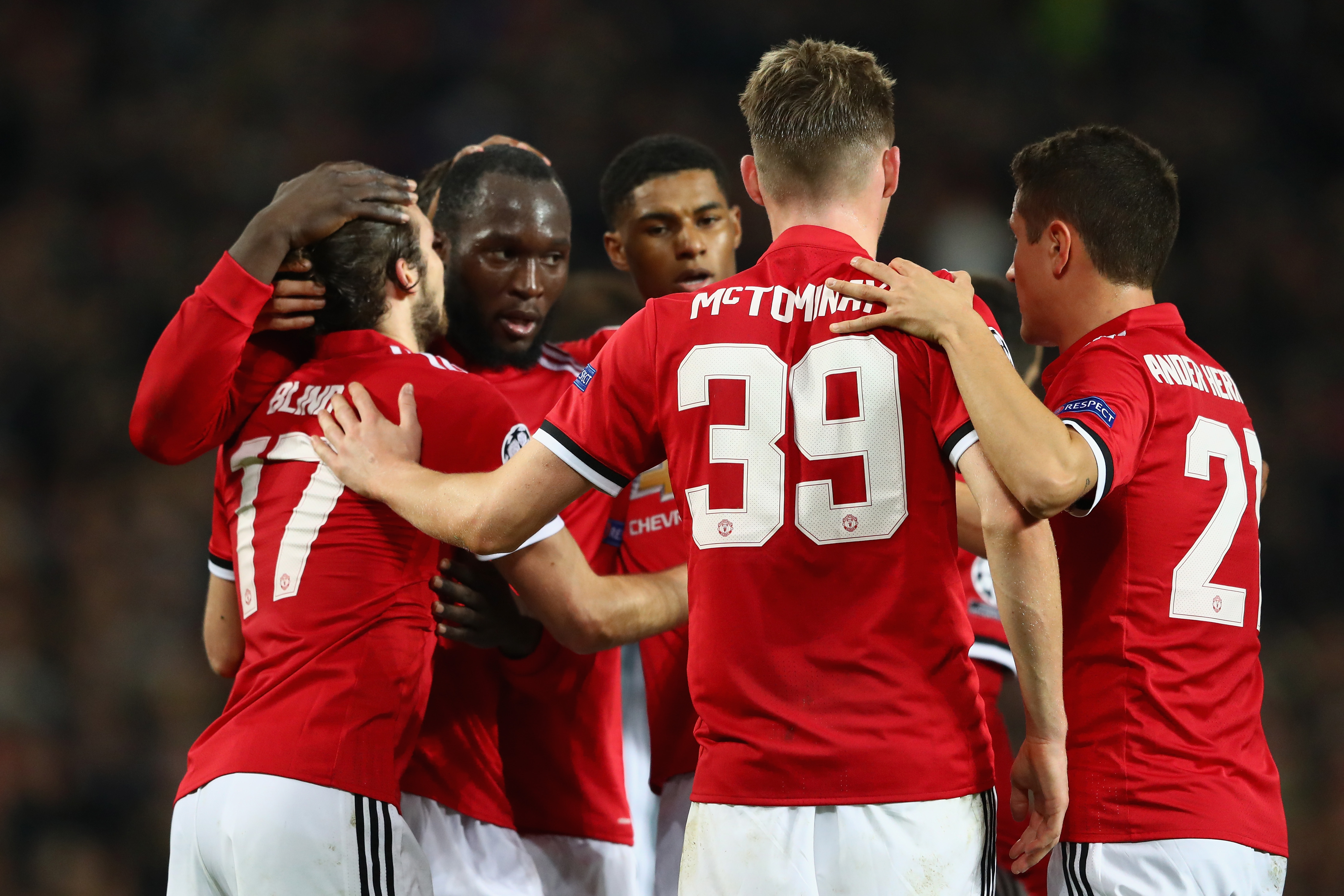 MANCHESTER, ENGLAND - OCTOBER 31:  Daley Blind (L) of Manchester United celebrates scoring a penalty, his side's second goal, with team mates during the UEFA Champions League group A match between Manchester United and SL Benfica at Old Trafford on October 31, 2017 in Manchester, United Kingdom.  (Photo by Michael Steele/Getty Images)