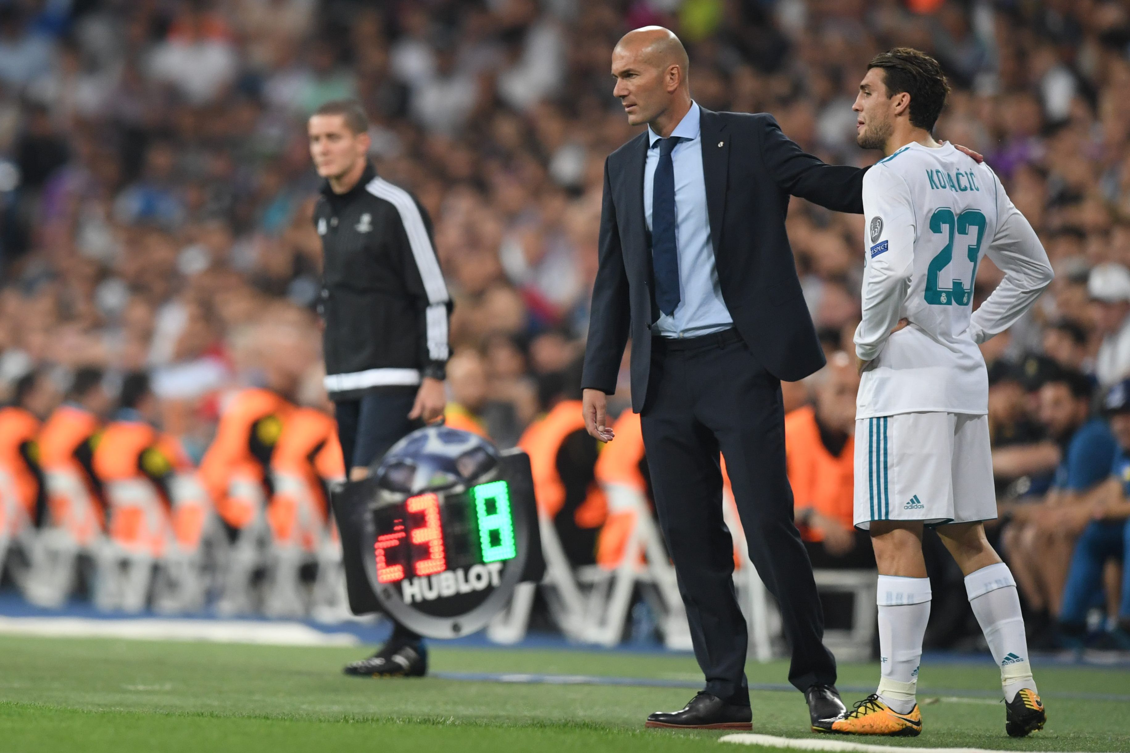 Real Madrid's coach from France Zinedine Zidane (C) stands past Real Madrid's midfielder from Croatia Mateo Kovacic during the UEFA Champions League football match Real Madrid CF vs APOEL FC at the Santiago Bernabeu stadium in Madrid on September 13, 2017. / AFP PHOTO / GABRIEL BOUYS        (Photo credit should read GABRIEL BOUYS/AFP/Getty Images)