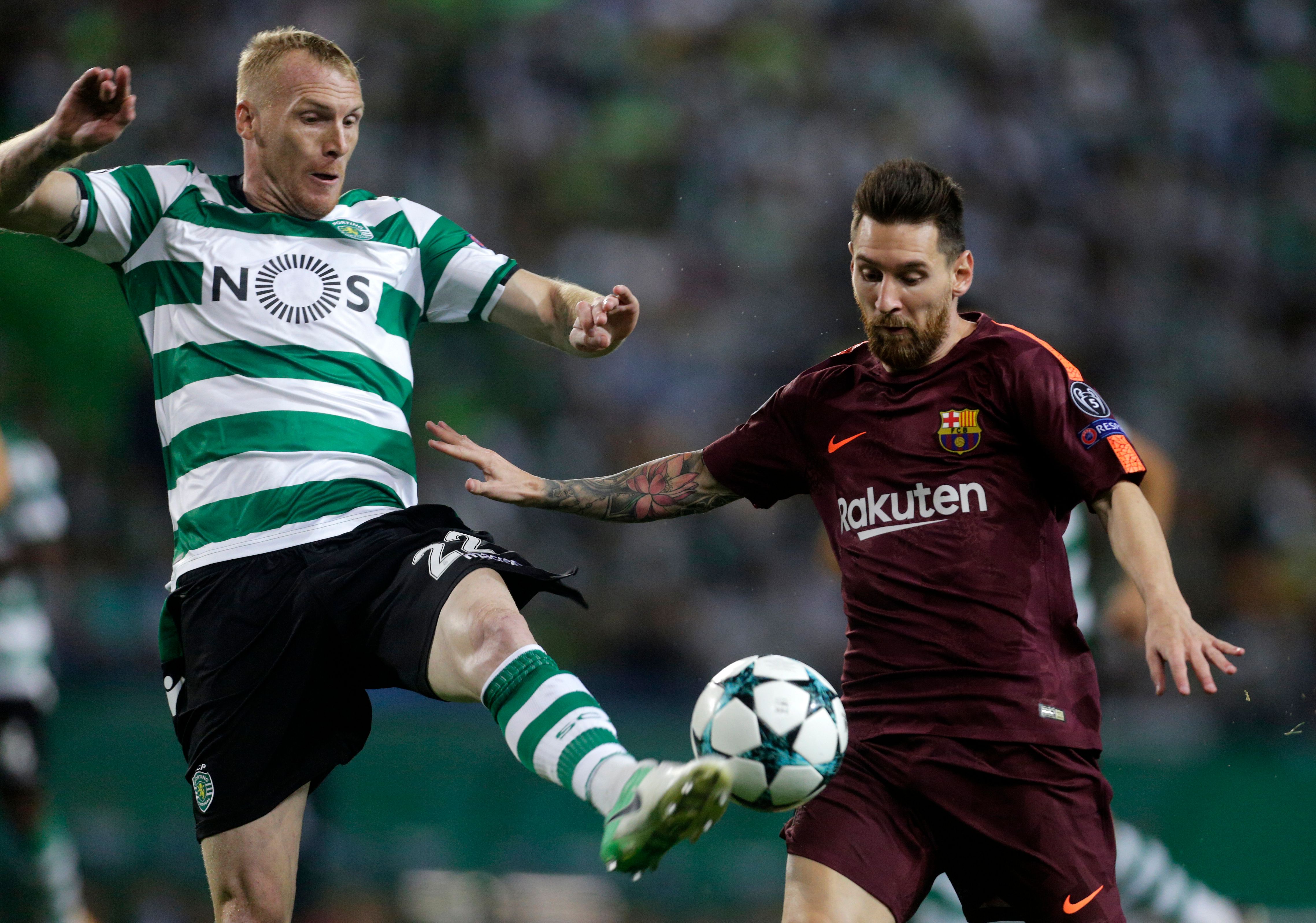 Barcelonas Argentinian forward Lionel Messi vies with Sportings French defender Jeremy Mathieu during the UEFA Champions League Group D football match Sporting CP vs FC Barcelona at the Jose Alvalade stadium in Lisbon on September 27, 2017. / AFP PHOTO / JOSE MANUEL RIBEIRO        (Photo credit should read JOSE MANUEL RIBEIRO/AFP/Getty Images)