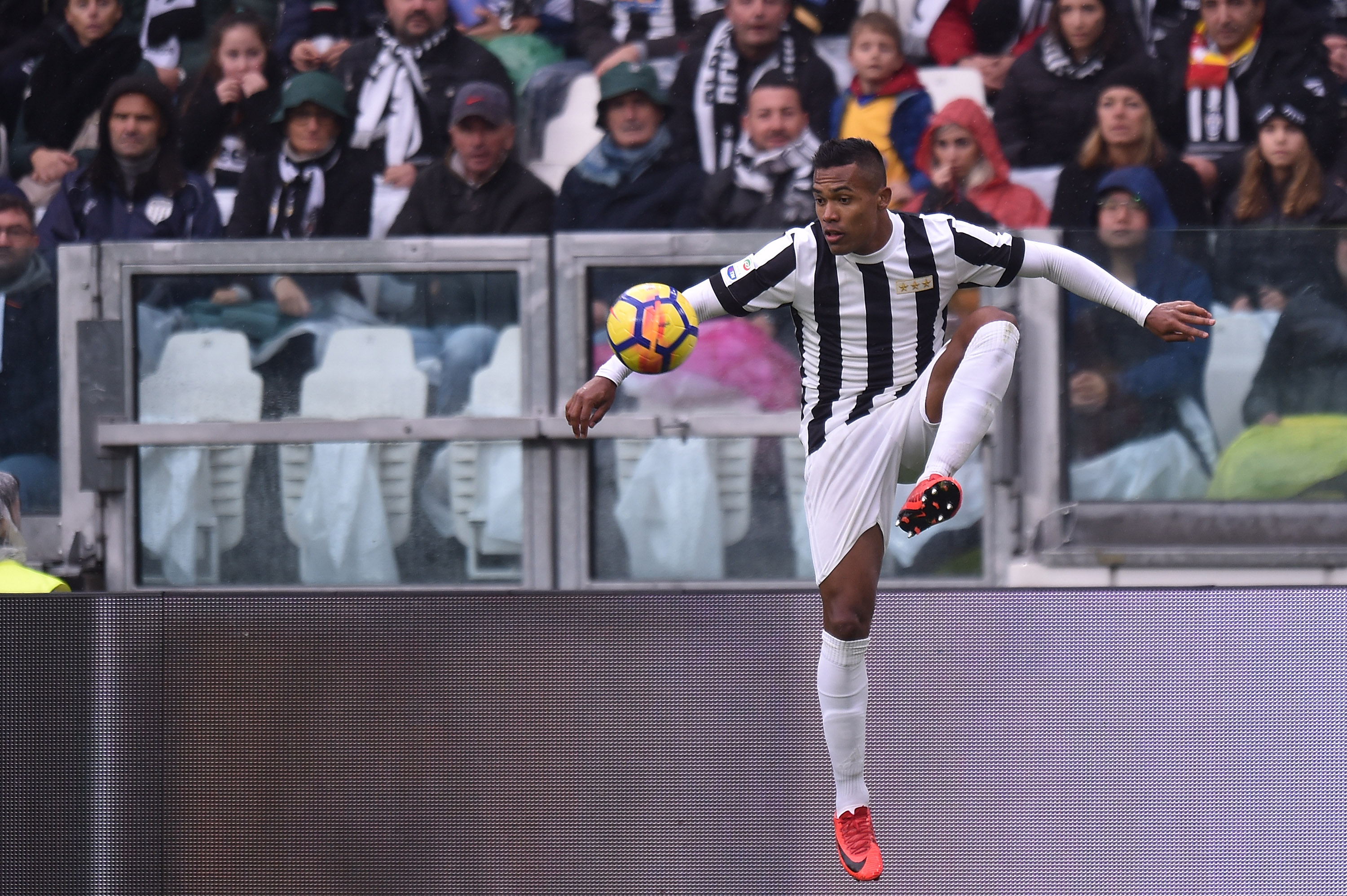 TURIN, ITALY - NOVEMBER 05:  Alex Sandro of Juventus in action during the Serie A match between Juventus and Benevento Calcio on November 5, 2017 in Turin, Italy.  (Photo by Tullio M. Puglia/Getty Images)