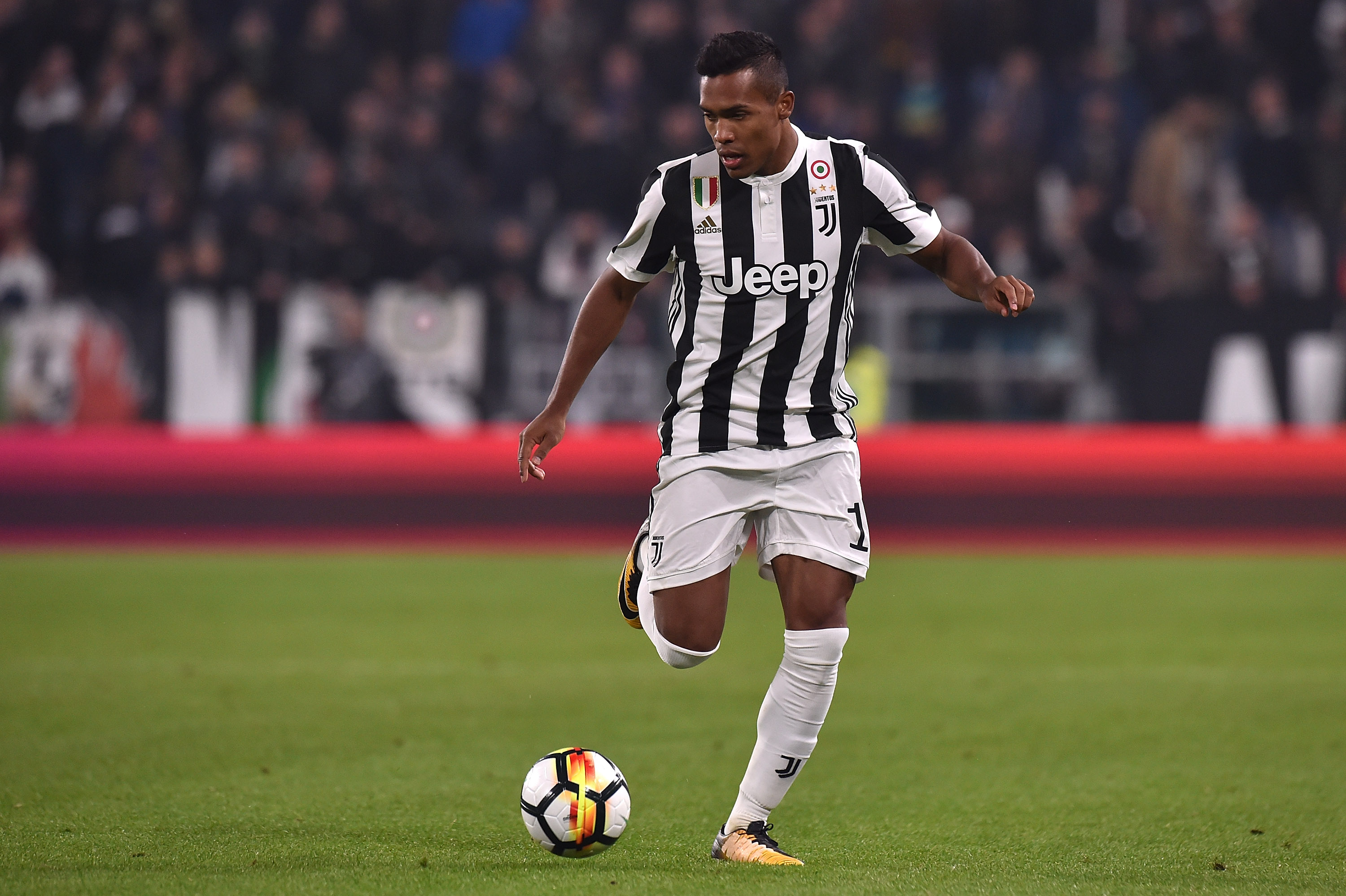 TURIN, ITALY - OCTOBER 25:  Alex Sandro of Juventus in action during the Serie A match between Juventus and Spal on October 25, 2017 in Turin, Italy.  (Photo by Tullio M. Puglia/Getty Images)