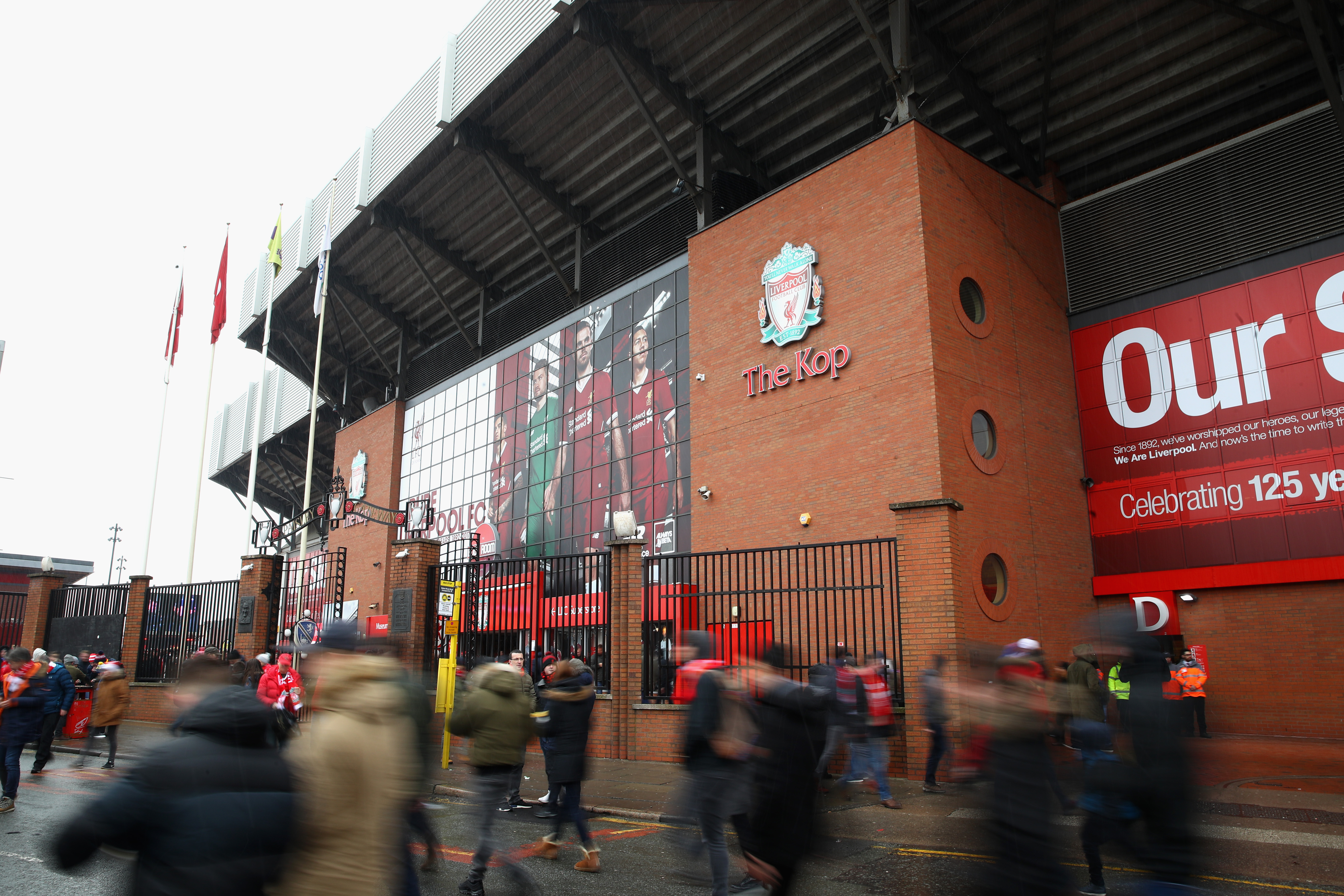 LIVERPOOL, ENGLAND - DECEMBER 10:  Fans arrive prior to the Premier League match between Liverpool and Everton at Anfield on December 10, 2017 in Liverpool, England.  (Photo by Clive Brunskill/Getty Images)