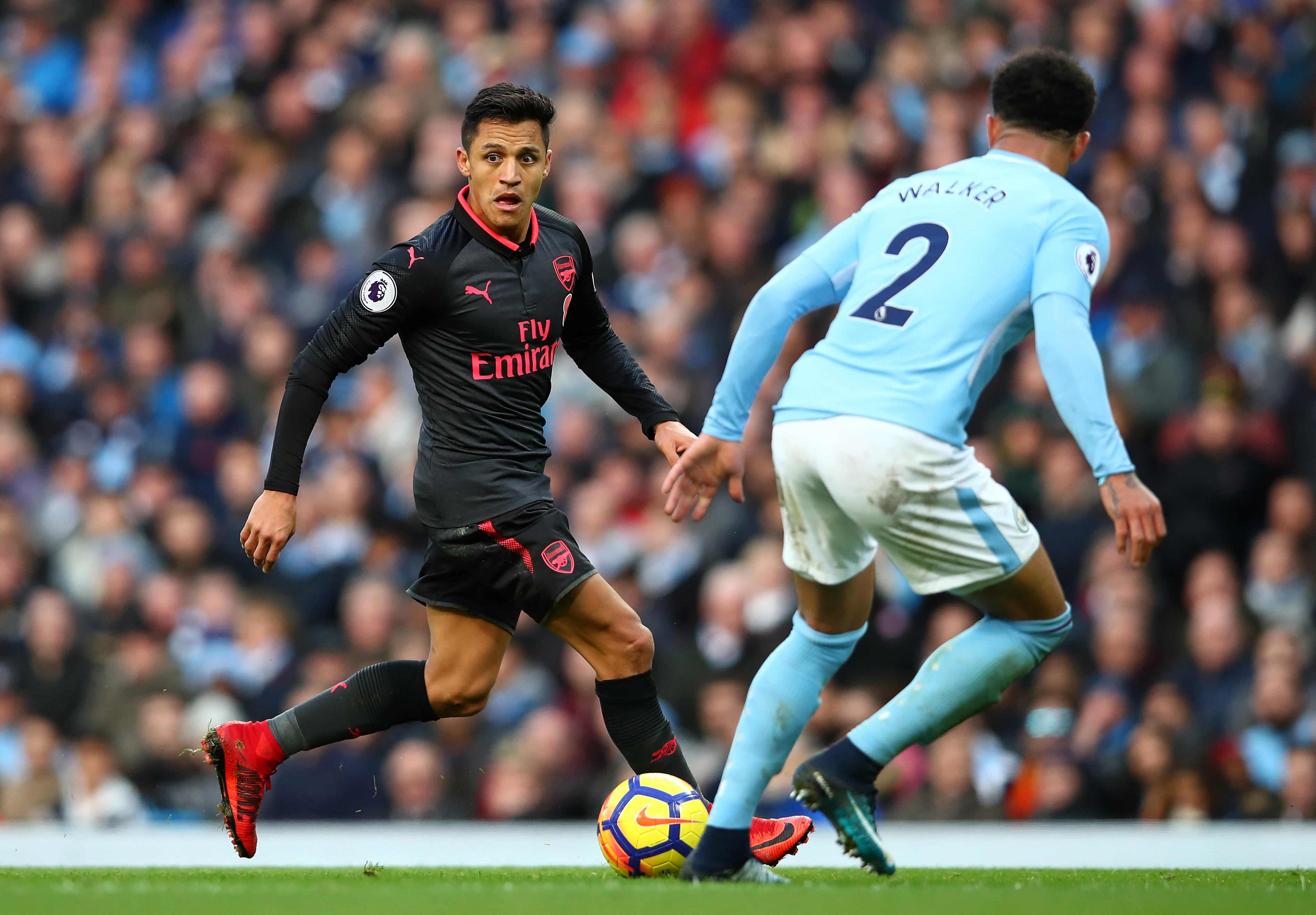 MANCHESTER, ENGLAND - NOVEMBER 05: Alexis Sanchez of Arsenal in action during the Premier League match between Manchester City and Arsenal at Etihad Stadium on November 5, 2017 in Manchester, England.  (Photo by Clive Brunskill/Getty Images)