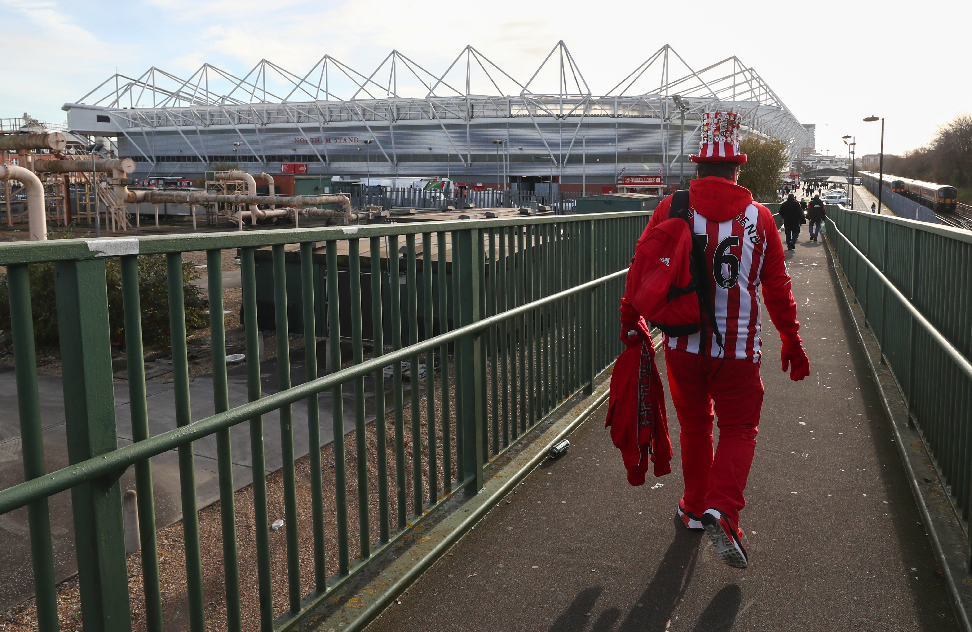 SOUTHAMPTON, ENGLAND - NOVEMBER 26: A Southampton fan makes his way to the stadium before the Premier League match between Southampton and Everton at St Mary's Stadium on November 26, 2017 in Southampton, England. (Photo by Catherine Ivill/Getty Images)