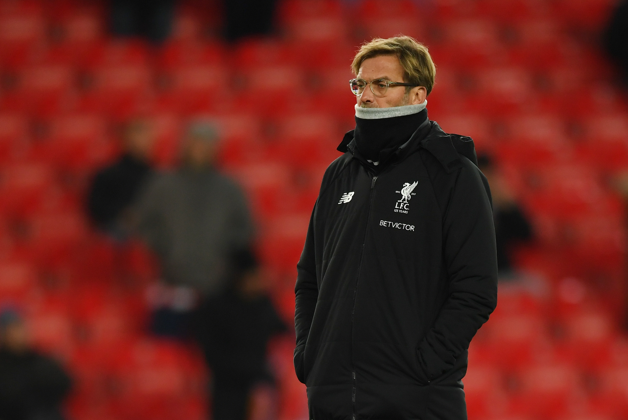 STOKE ON TRENT, ENGLAND - NOVEMBER 29:  Jurgen Klopp, Manager of Liverpool watches his team warm up prior to the Premier League match between Stoke City and Liverpool at Bet365 Stadium on November 29, 2017 in Stoke on Trent, England.  (Photo by Gareth Copley/Getty Images)