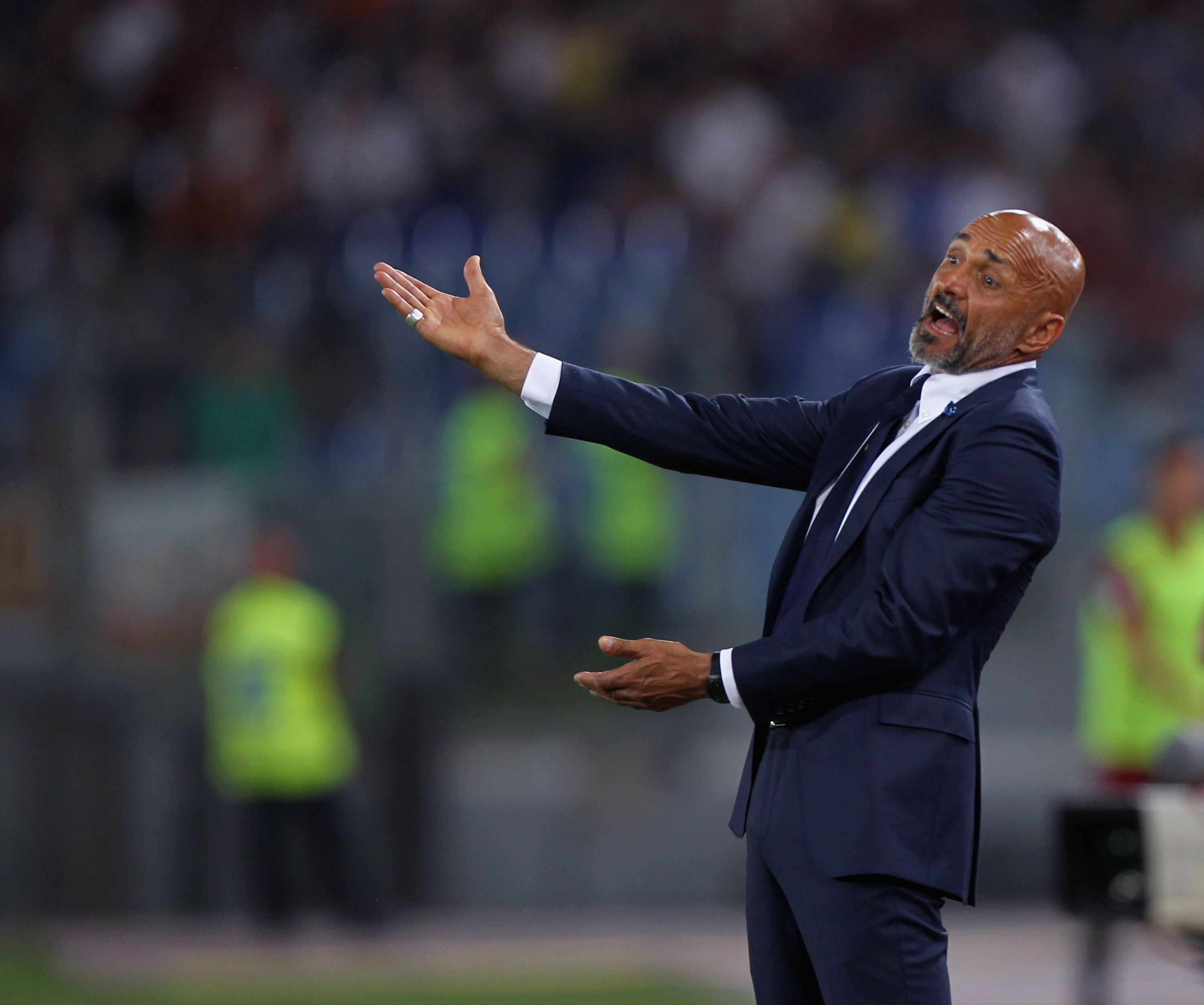 ROME, ITALY - AUGUST 26:  FC Internazionale head coach Luciano Spalletti reacts during the Serie A match between AS Roma and FC Internazionale on August 26, 2017 in Rome, Italy.  (Photo by Paolo Bruno/Getty Images)