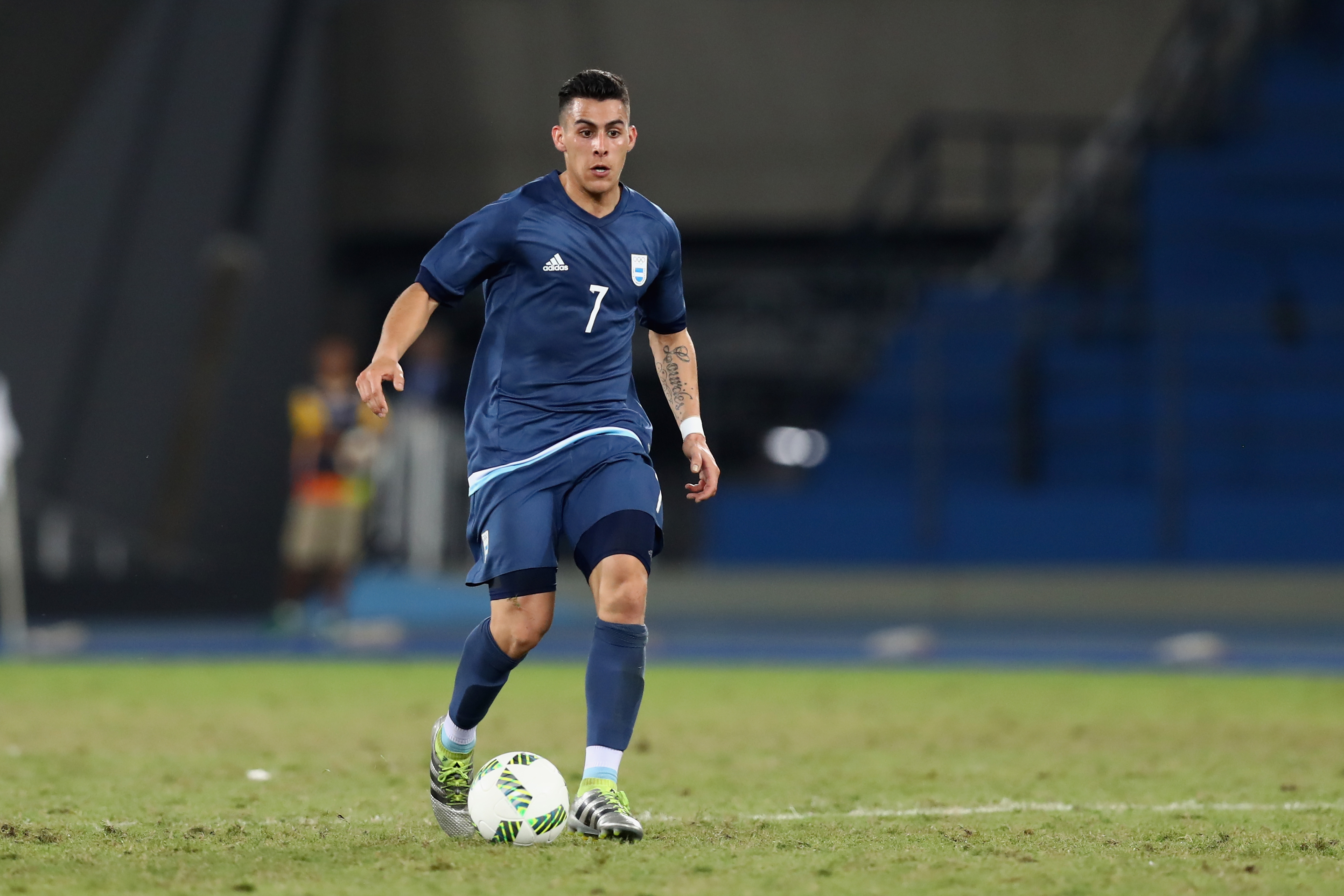 RIO DE JANEIRO, BRAZIL - AUGUST 07:  Cristian Pavon of Argentina runs with the ball during the Men's Group D first round match between Argentina and Algeria during the Rio 2016 Olympic Games at the Olympic Stadium on August 7, 2016 in Rio de Janeiro, Brazil.  (Photo by Alexander Hassenstein/Getty Images)