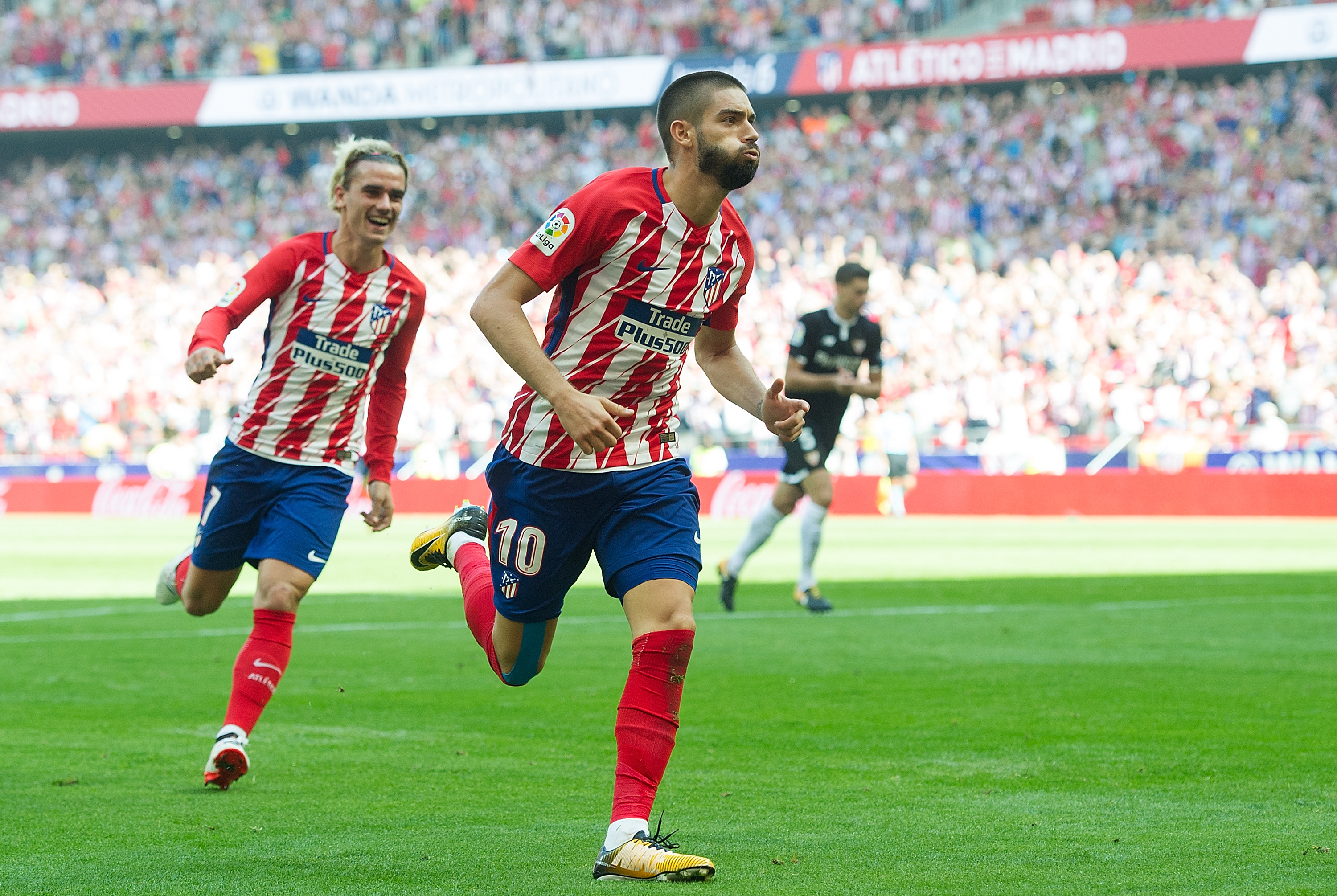 MADRID, SPAIN - SEPTEMBER 23: Yannick Carrasco of Club Atletico de Madrid celebrates after scoring his sides 1st goal during the La Liga match between Atletico Madrid and Sevilla at Wanda Metropolitano on September 23, 2017 in Madrid, Spain. (Photo by Denis Doyle/Getty Images)