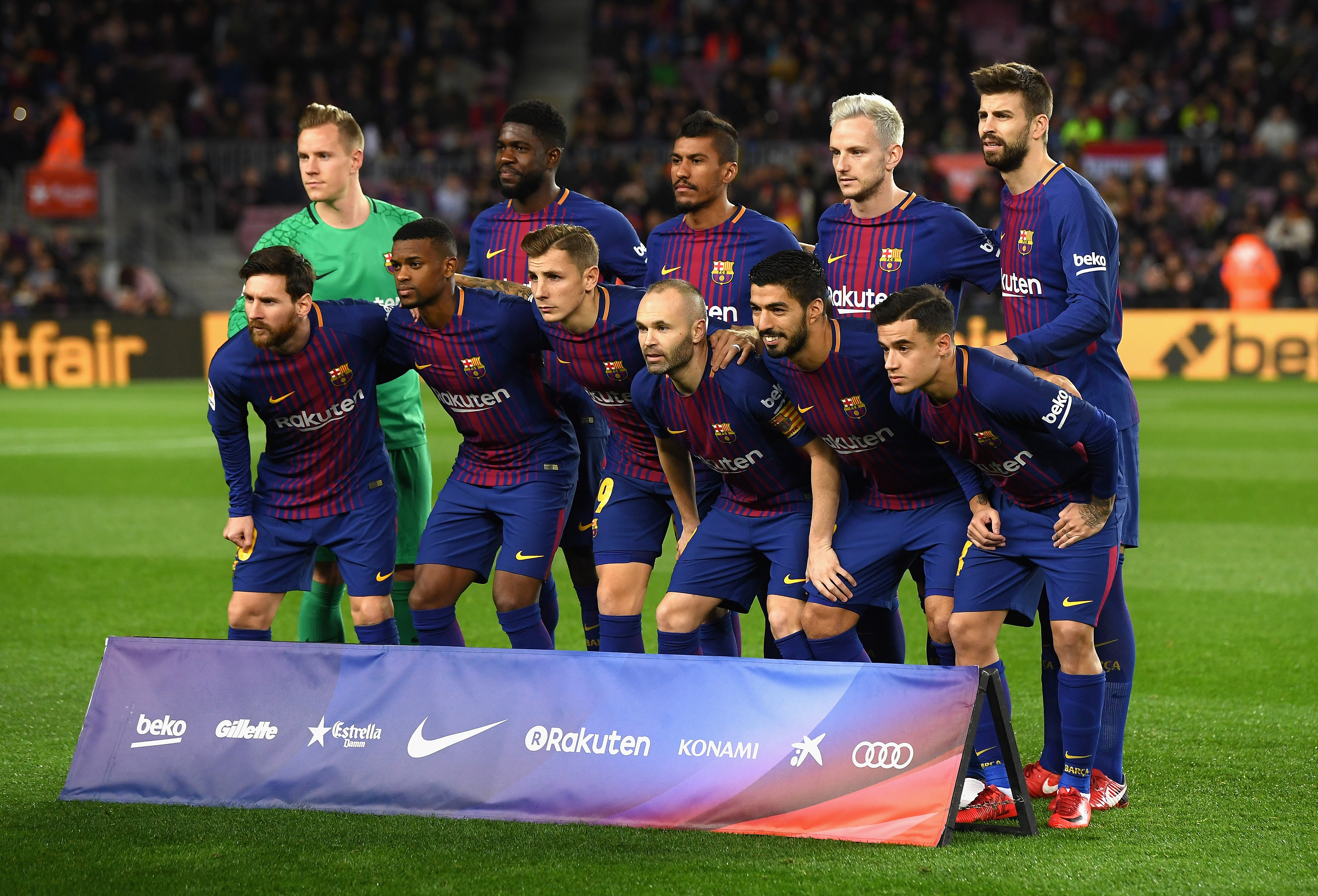 BARCELONA, SPAIN - JANUARY 28:   Barcelona pose for a team photograph prior to the La Liga match between Barcelona and Deportivo Alaves at Camp Nou on January 28, 2018 in Barcelona, Spain.  (Photo by David Ramos/Getty Images)