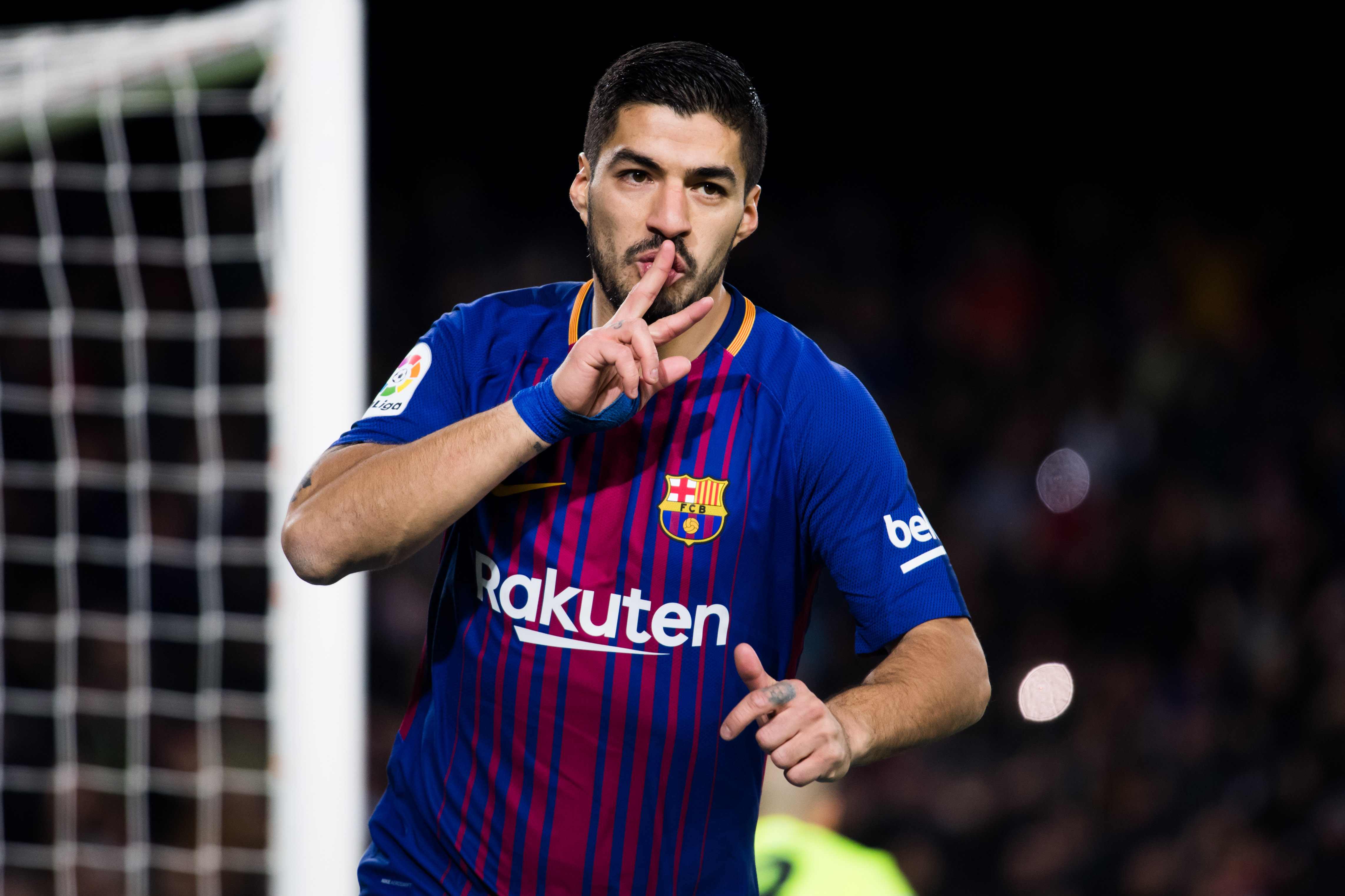 BARCELONA, SPAIN - DECEMBER 17:  Luis Suarez of FC Barcelona celebrates after scoring his team's third goal during the La Liga match between FC Barcelona and Deportivo La Coruna at Camp Nou on December 17, 2017 in Barcelona, Spain.  (Photo by Alex Caparros/Getty Images)