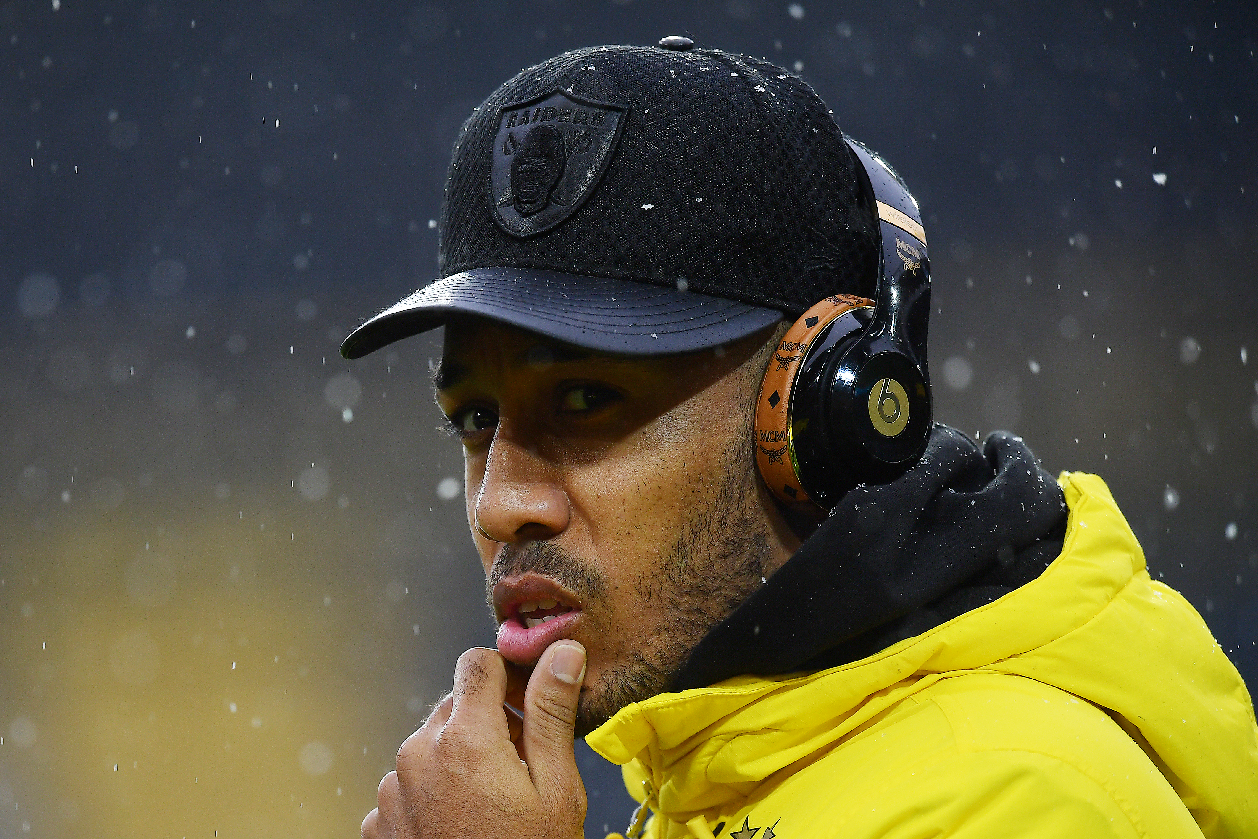 DORTMUND, GERMANY - DECEMBER 09: Pierre-Emerick Aubameyang of Dortmund with his beats headphones on, before the Bundesliga match between Borussia Dortmund and SV Werder Bremen at Signal Iduna Park on December 9, 2017 in Dortmund, Germany. (Photo by Stuart Franklin/Bongarts/Getty Images )