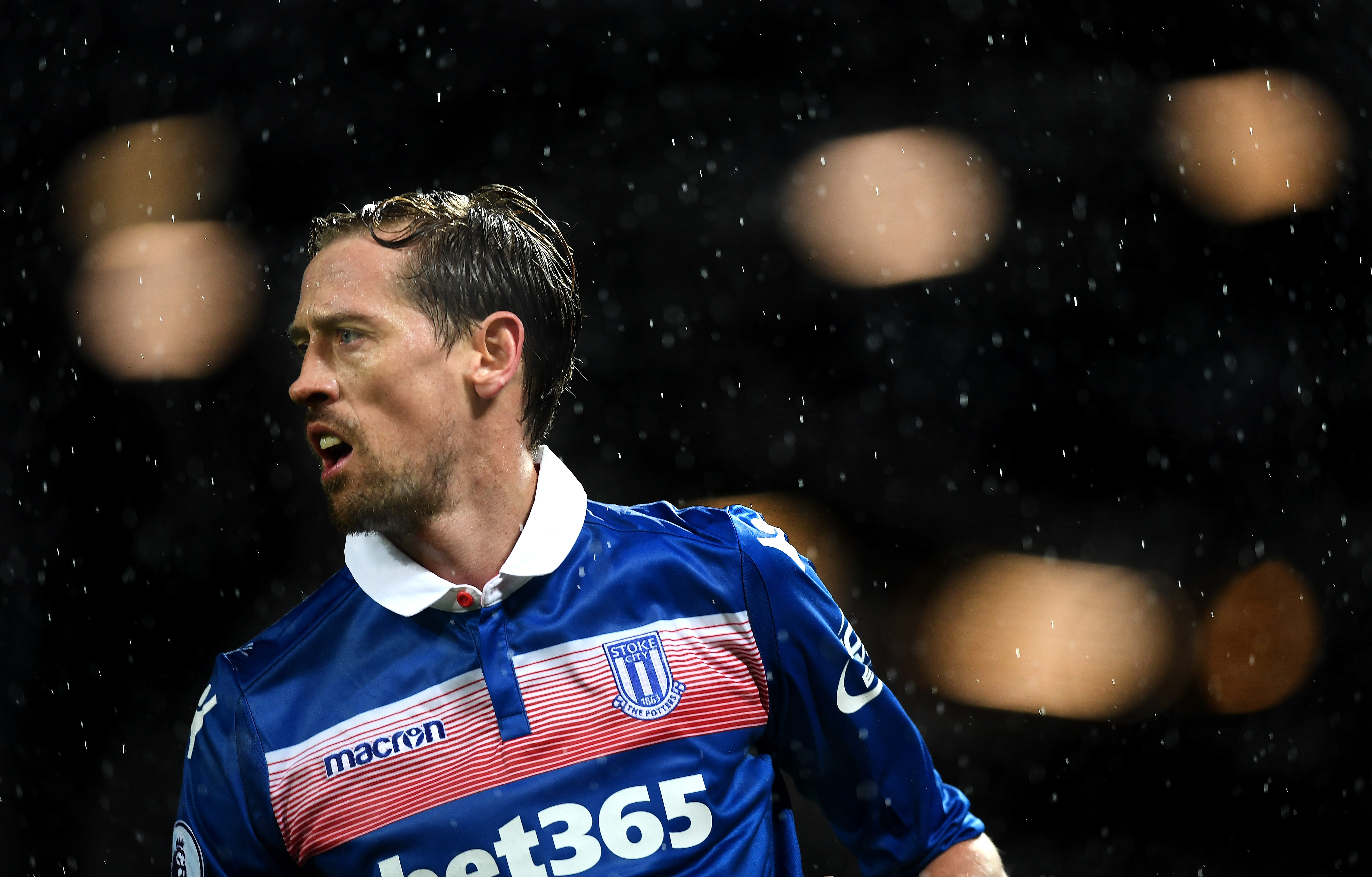 MANCHESTER, ENGLAND - JANUARY 15:  Peter Crouch of Stoke City looks on during the Premier League match between Manchester United and Stoke City at Old Trafford on January 15, 2018 in Manchester, England.  (Photo by Michael Regan/Getty Images)