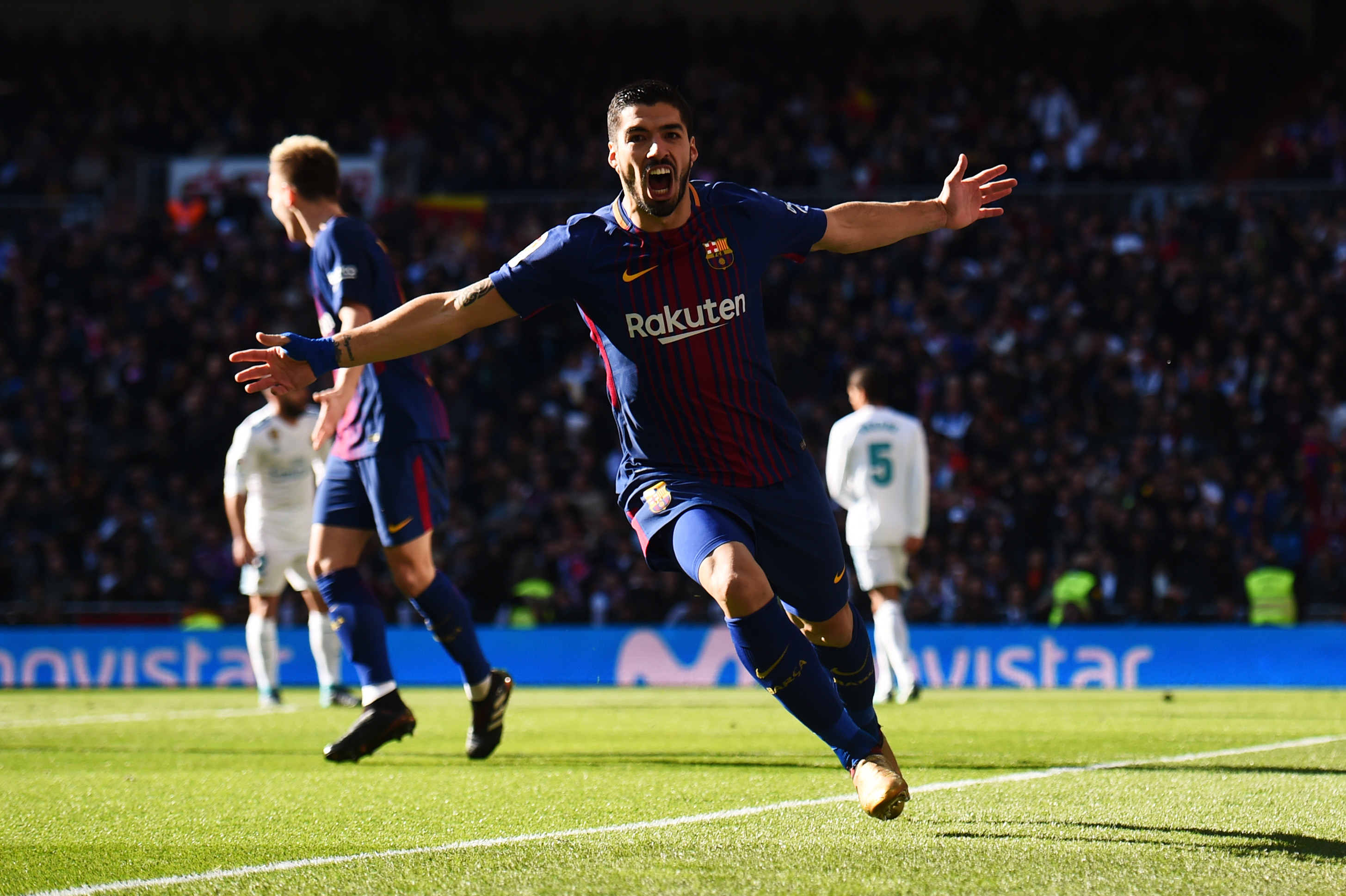 MADRID, SPAIN - DECEMBER 23:  Luis Suarez of Barcelona celebrates after scoring his sides first goal during the La Liga match between Real Madrid and Barcelona at Estadio Santiago Bernabeu on December 23, 2017 in Madrid, Spain.  (Photo by Denis Doyle/Getty Images)