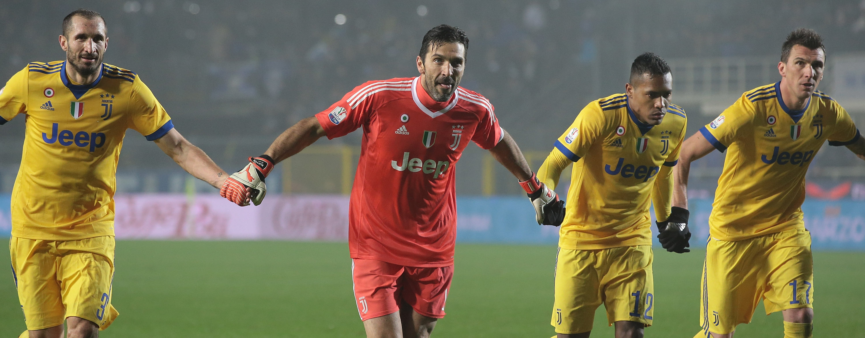 BERGAMO, ITALY - JANUARY 30:  Gianluigi Buffon (2nd L) of Juventus FC celebrates the victory with his team-mates Giorgio Chiellini (L) Alex Sandro (2nd R) and Mario Mandzukic (R) at the end of the TIM Cup match between Atalanta BC and Juventus at Stadio Atleti Azzurri d'Italia on January 30, 2018 in Bergamo, Italy.  (Photo by Emilio Andreoli/Getty Images)