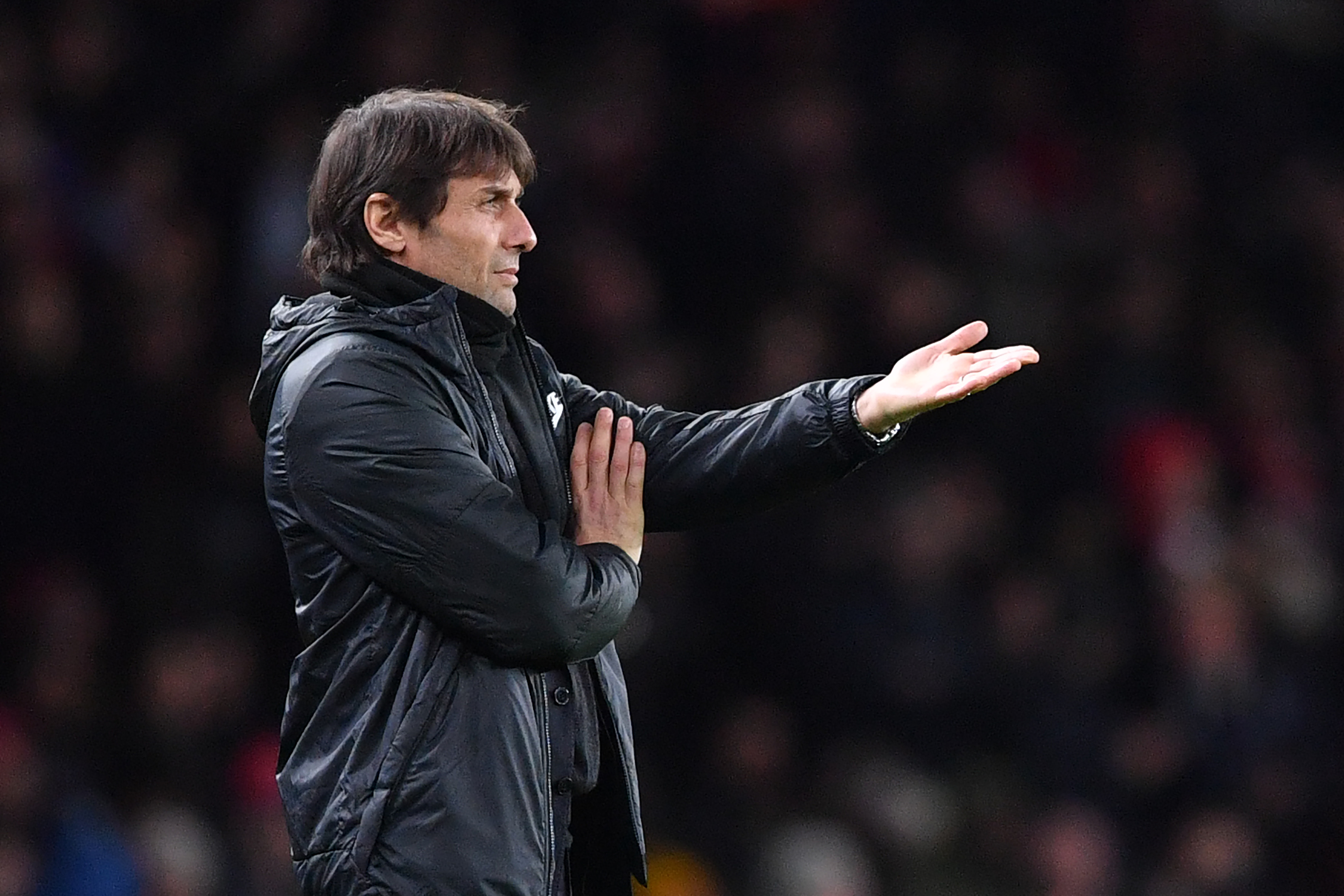 Chelsea's Italian head coach Antonio Conte gestures during the League Cup semi-final football match between Arsenal and Chelsea at the Emirates Stadium in London on January 24, 2018.  / AFP PHOTO / Ben STANSALL / RESTRICTED TO EDITORIAL USE. No use with unauthorized audio, video, data, fixture lists, club/league logos or 'live' services. Online in-match use limited to 75 images, no video emulation. No use in betting, games or single club/league/player publications.  /         (Photo credit should read BEN STANSALL/AFP/Getty Images)