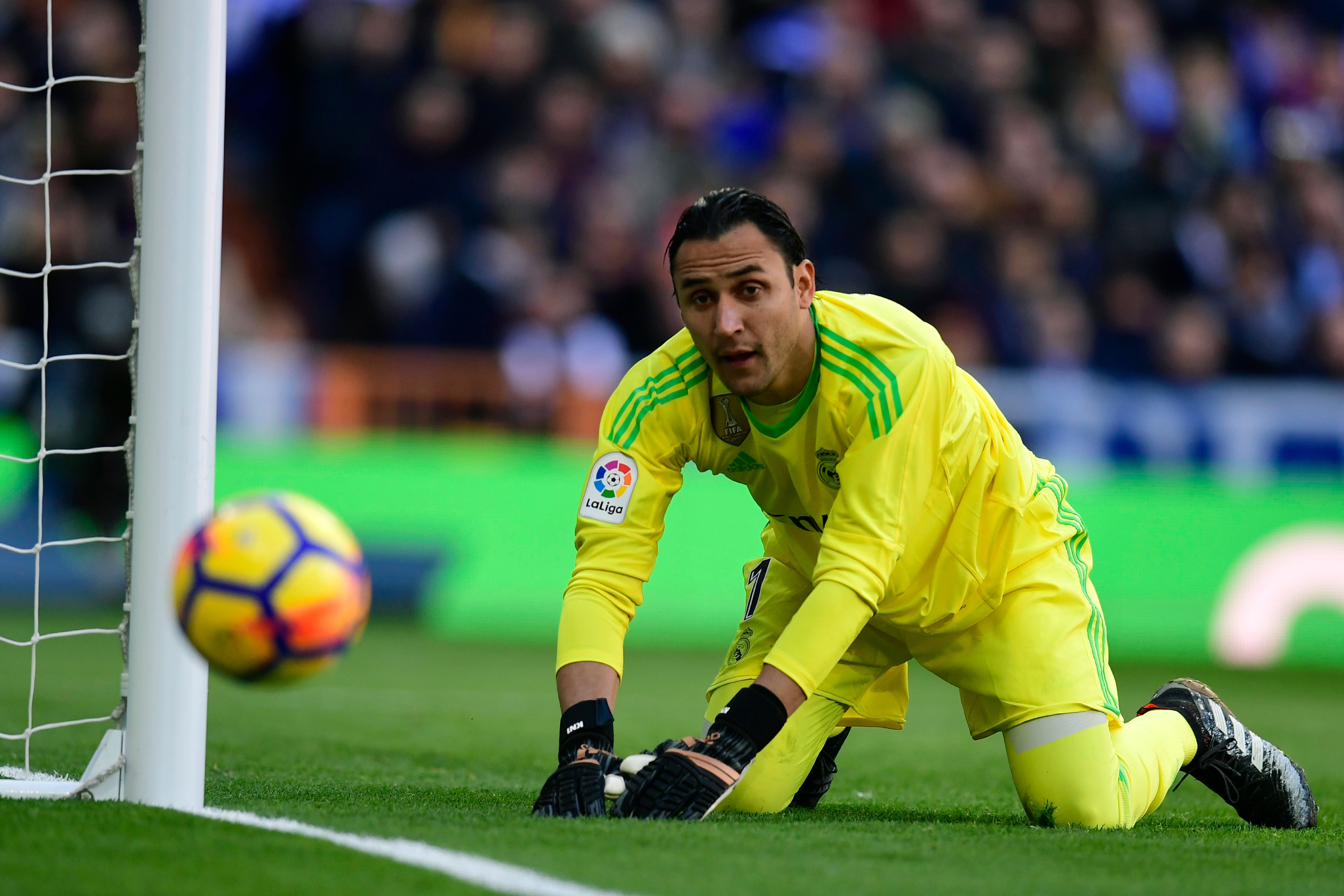 Real Madrid's Costa Rican goalkeeper Keylor Navas eyes the ball during the Spanish League "Clasico" football match Real Madrid CF vs FC Barcelona at the Santiago Bernabeu stadium in Madrid on December 23, 2017.  / AFP PHOTO / JAVIER SORIANO        (Photo credit should read JAVIER SORIANO/AFP/Getty Images)