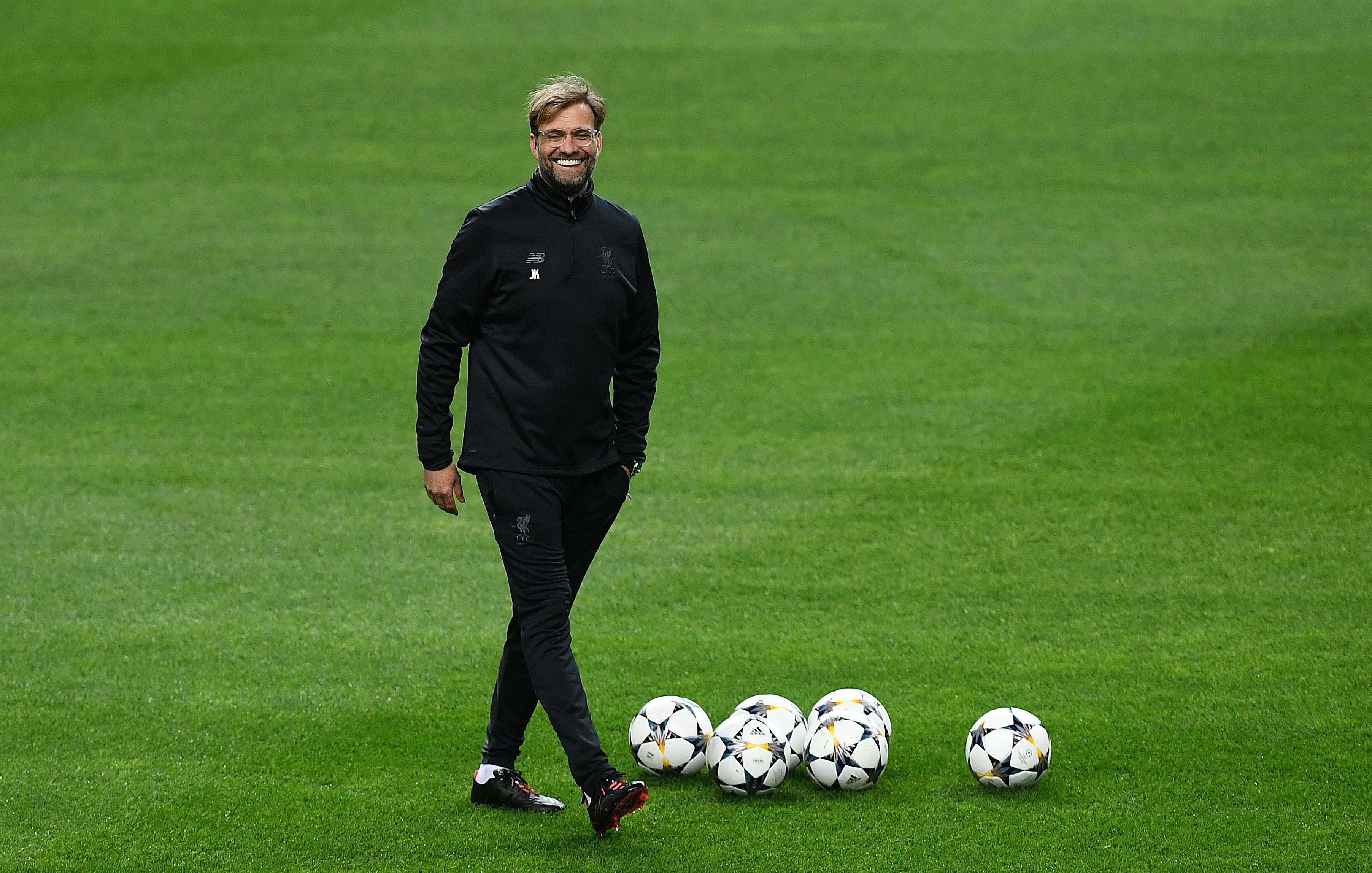 Liverpool's German coach Jurgen Klopp attends a training session at the Dragao stadium in Porto, on February 13, 2018, on the eve of their UEFA Champions League football match against FC Porto. / AFP PHOTO / FRANCISCO LEONG        (Photo credit should read FRANCISCO LEONG/AFP/Getty Images)