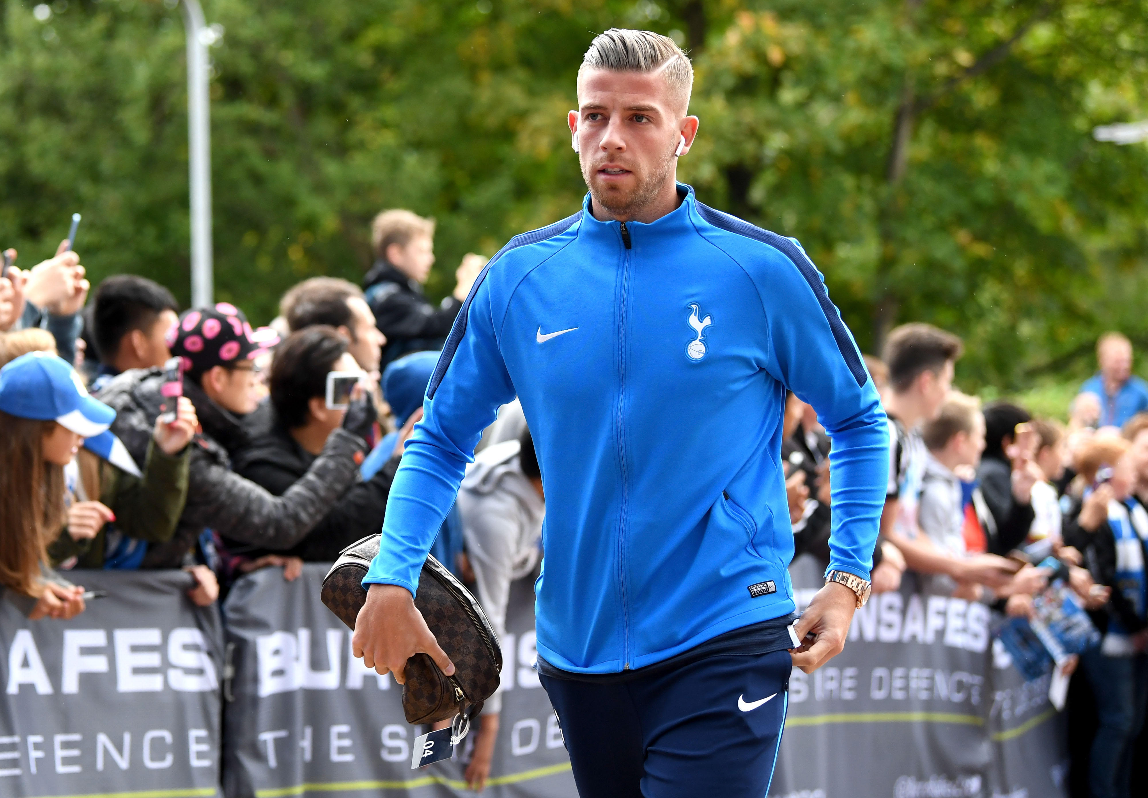 HUDDERSFIELD, ENGLAND - SEPTEMBER 30: Toby Alderweireld of Tottenham Hotspur arrives at the stadium prior to the Premier League match between Huddersfield Town and Tottenham Hotspur at John Smith's Stadium on September 30, 2017 in Huddersfield, England.  (Photo by Michael Regan/Getty Images)