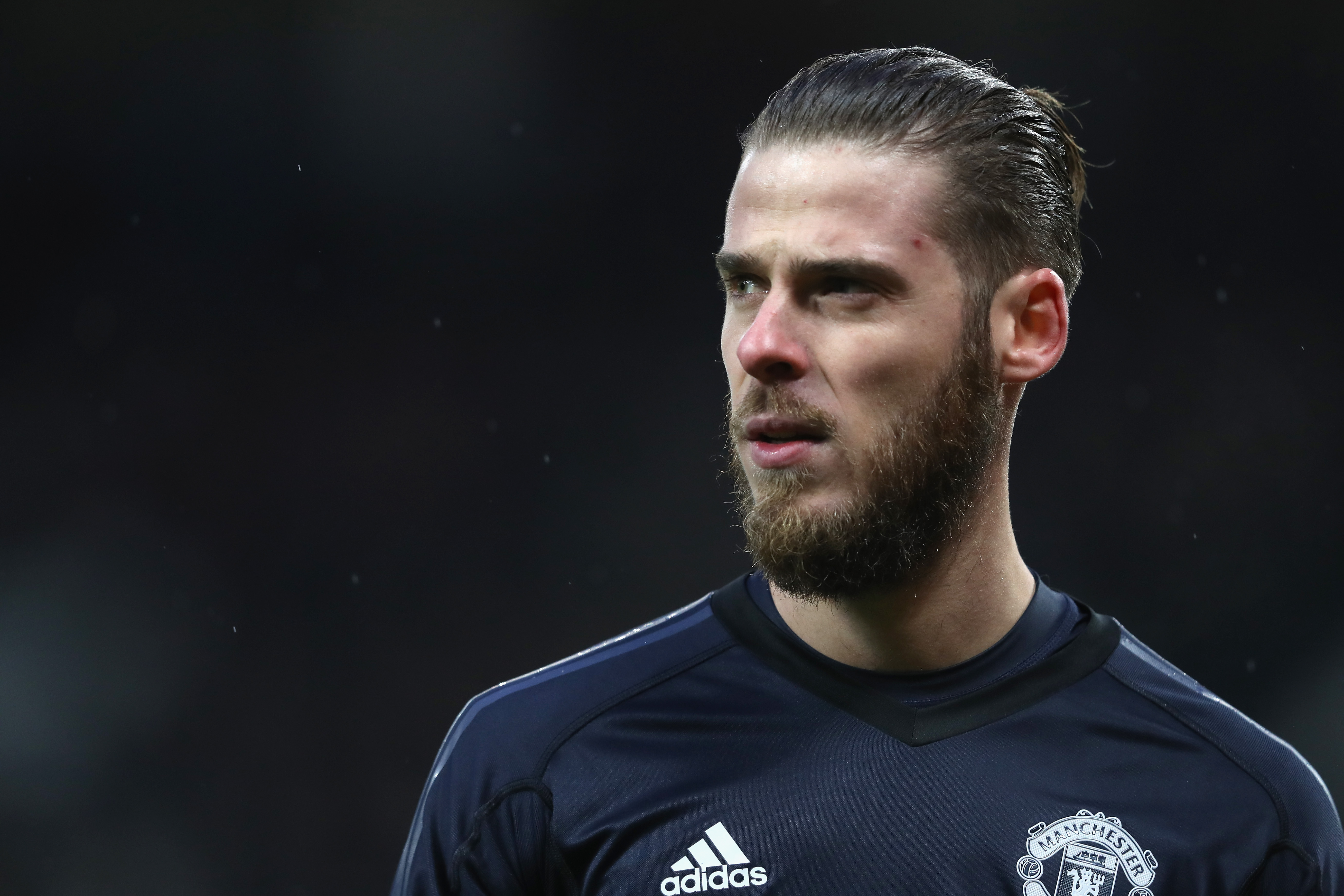 MANCHESTER, ENGLAND - FEBRUARY 03:  David de Gea of Manchester United in action during the Premier League match between Manchester United and Huddersfield Town at Old Trafford on February 3, 2018 in Manchester, England.  (Photo by Mark Thompson/Getty Images)