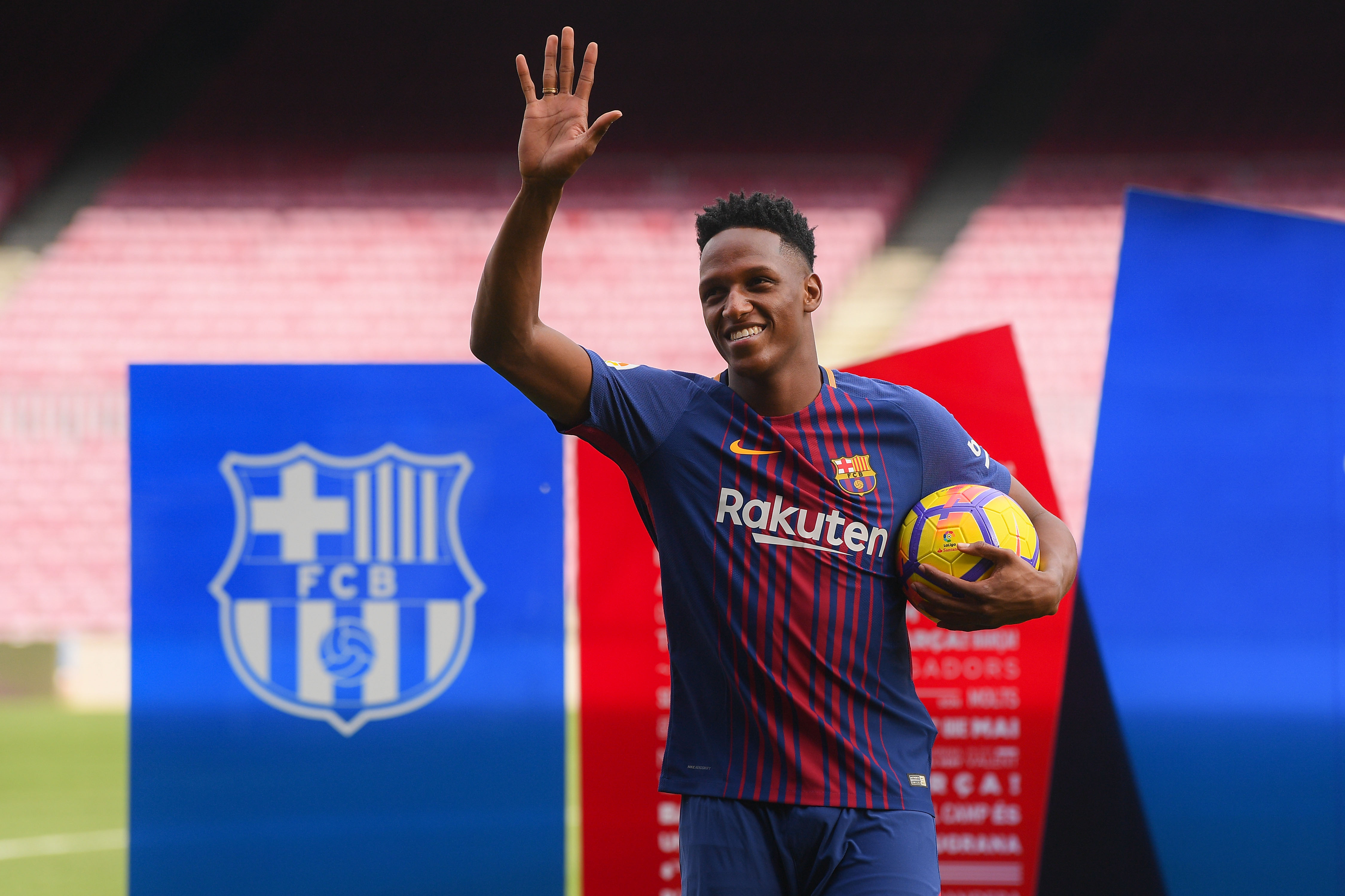 Transfer News Manchester United Plot £35m Swoop For Barcelona Defender Yerry Mina