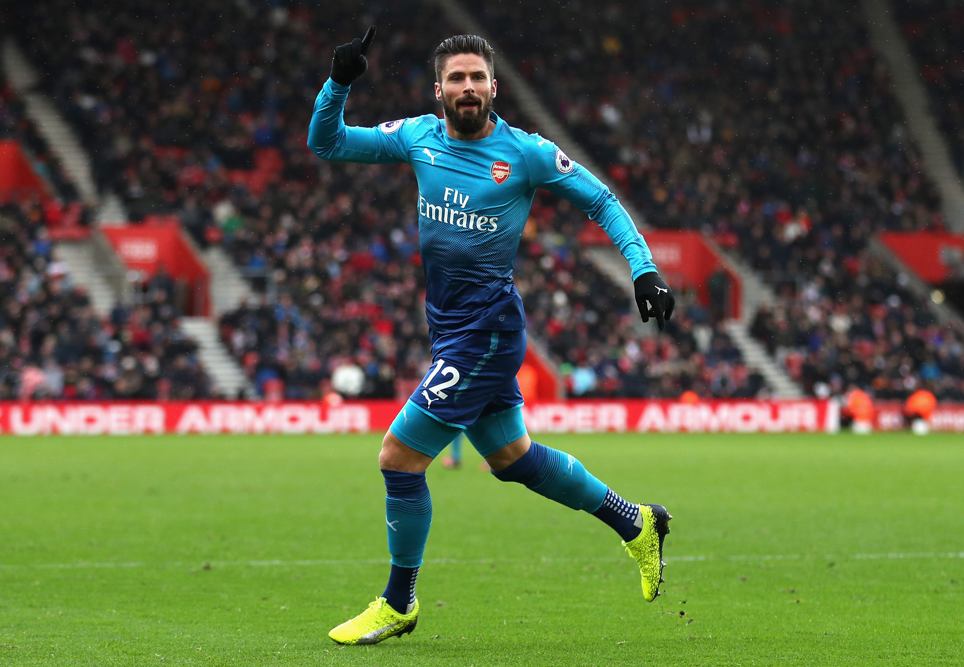 SOUTHAMPTON, ENGLAND - DECEMBER 10:  Olivier Giroud of Arsenal celebrates scoring his side's first goal during the Premier League match between Southampton and Arsenal at St Mary's Stadium on December 10, 2017 in Southampton, England.  (Photo by Catherine Ivill/Getty Images)