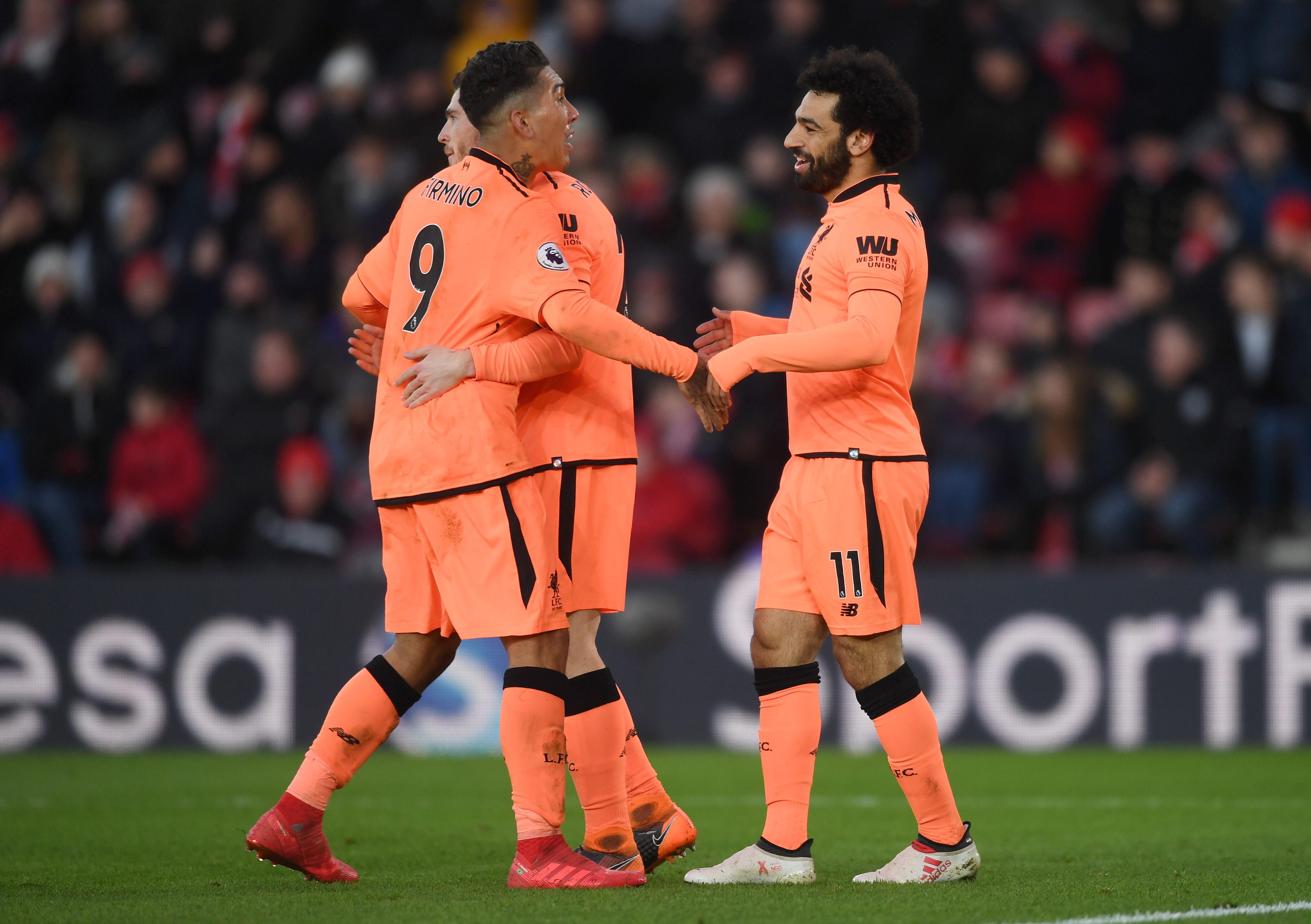 SOUTHAMPTON, ENGLAND - FEBRUARY 11:  Mohamed Salah of Liverpool celebrates after scoring his sides second goal with Roberto Firmino of Liverpool and Andy Robertson of Liverpool during the Premier League match between Southampton and Liverpool at St Mary's Stadium on February 11, 2018 in Southampton, England.  (Photo by Michael Regan/Getty Images)