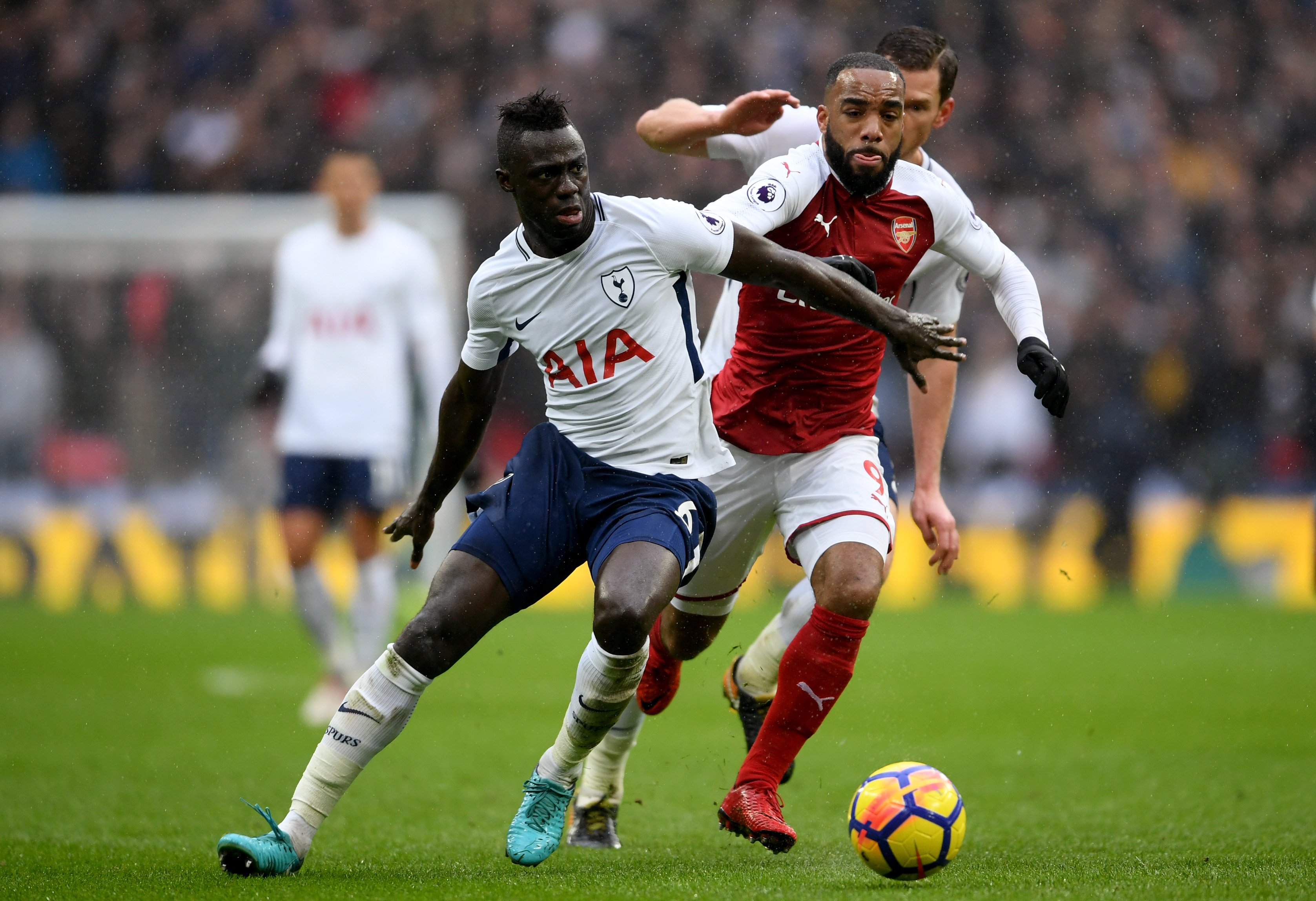 LONDON, ENGLAND - FEBRUARY 10:  Alexandre Lacazette of Arsenal is challenged by Davinson Sanchez of Tottenham Hotspur during the Premier League match between Tottenham Hotspur and Arsenal at Wembley Stadium on February 10, 2018 in London, England.  (Photo by Laurence Griffiths/Getty Images)